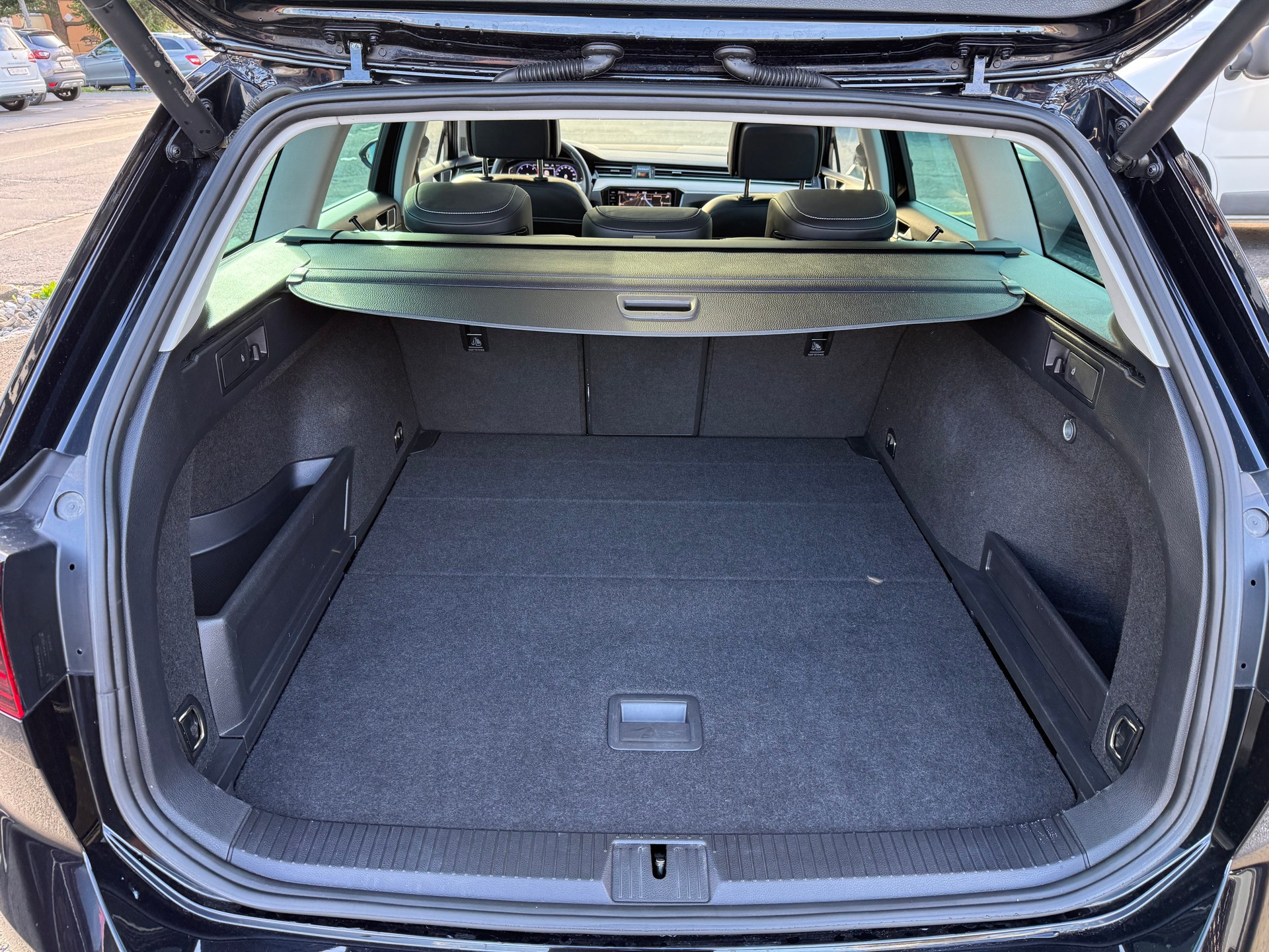 VW Passat Variant 2.0 TDI 200 Elegance DSG 4m *Traumausstattung*-image-11