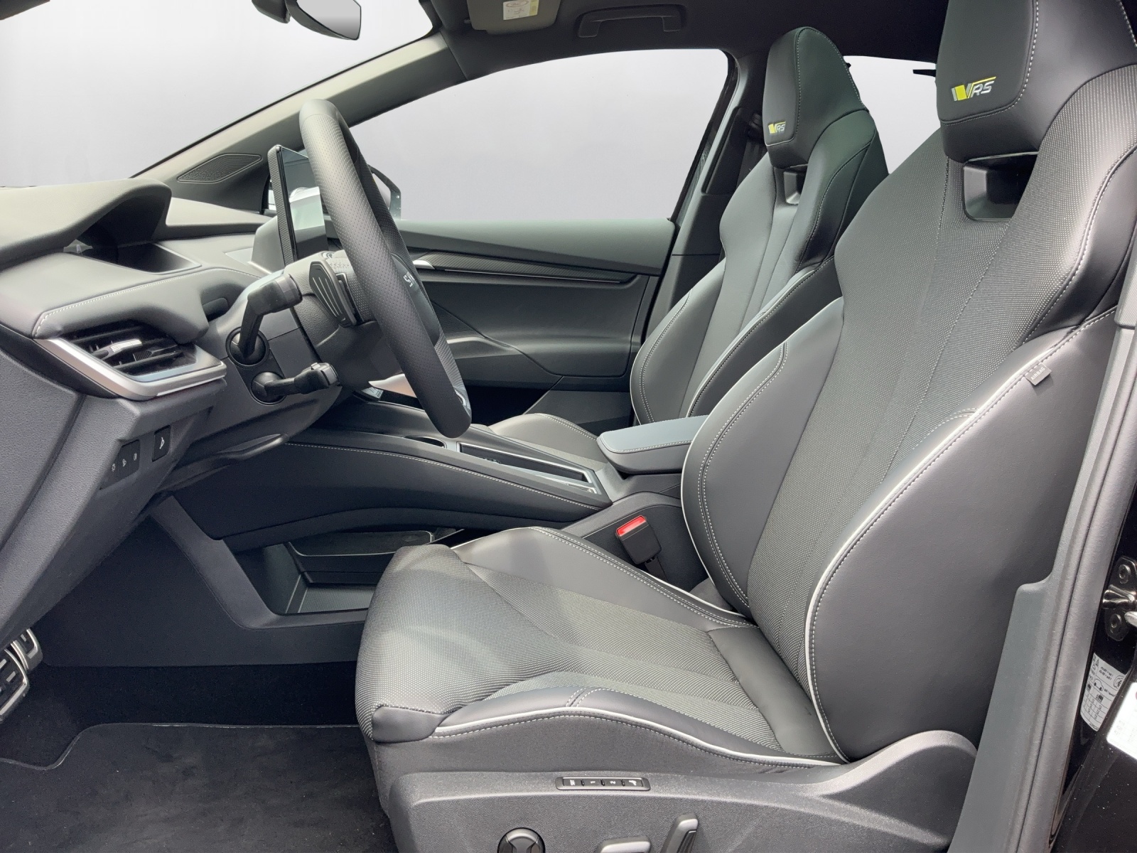 SKODA Enyaq 4x4 RS-image-9