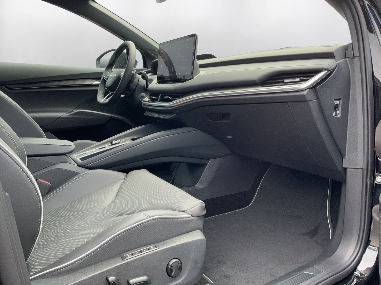 SKODA Enyaq 4x4 RS-image-13