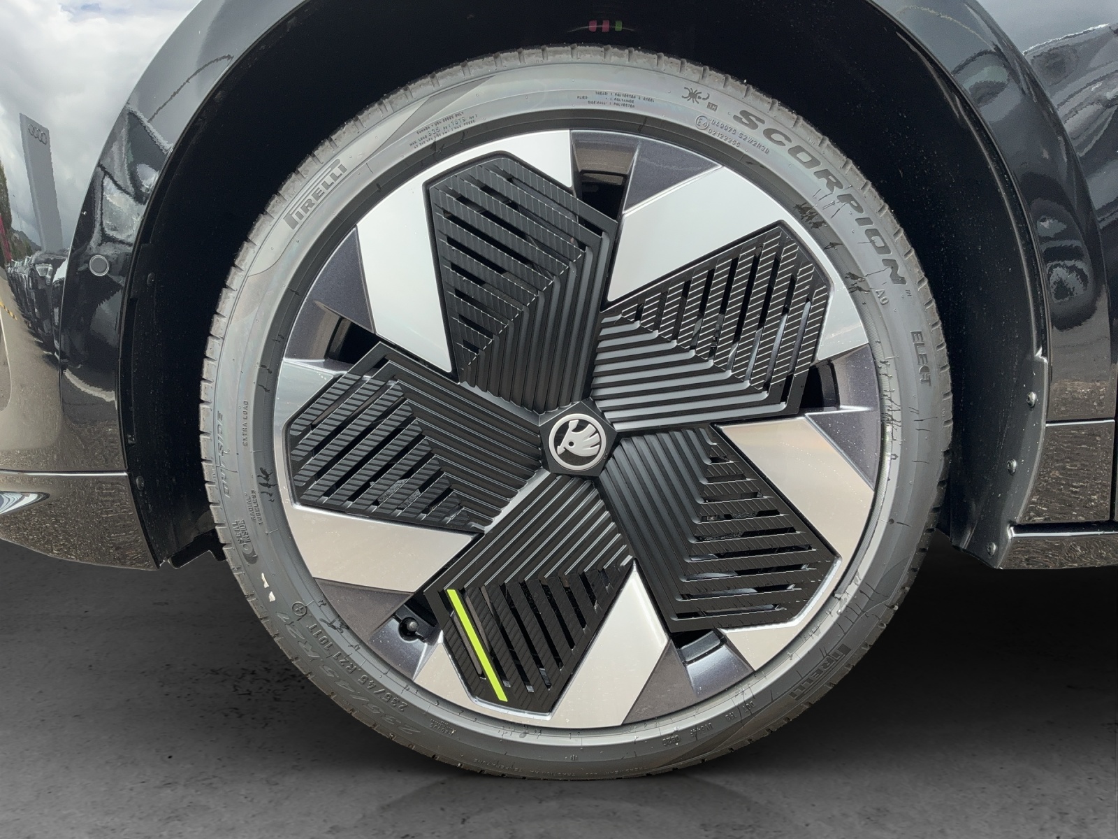 SKODA Enyaq 4x4 RS-image-12