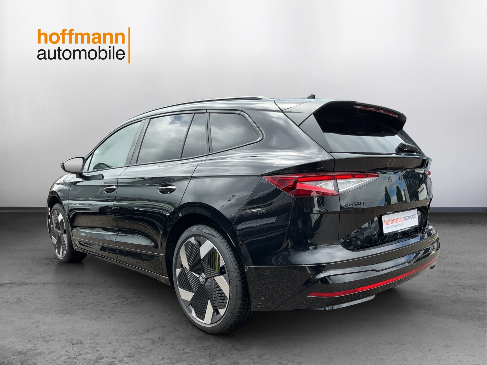 SKODA Enyaq 4x4 RS-image-5