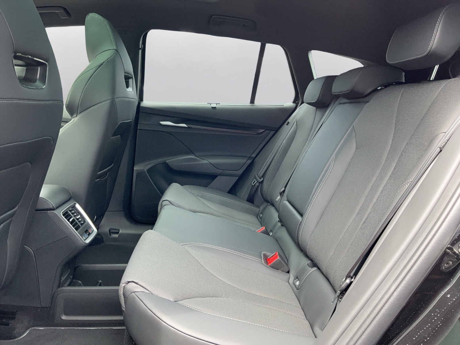SKODA Enyaq 4x4 RS-image-10