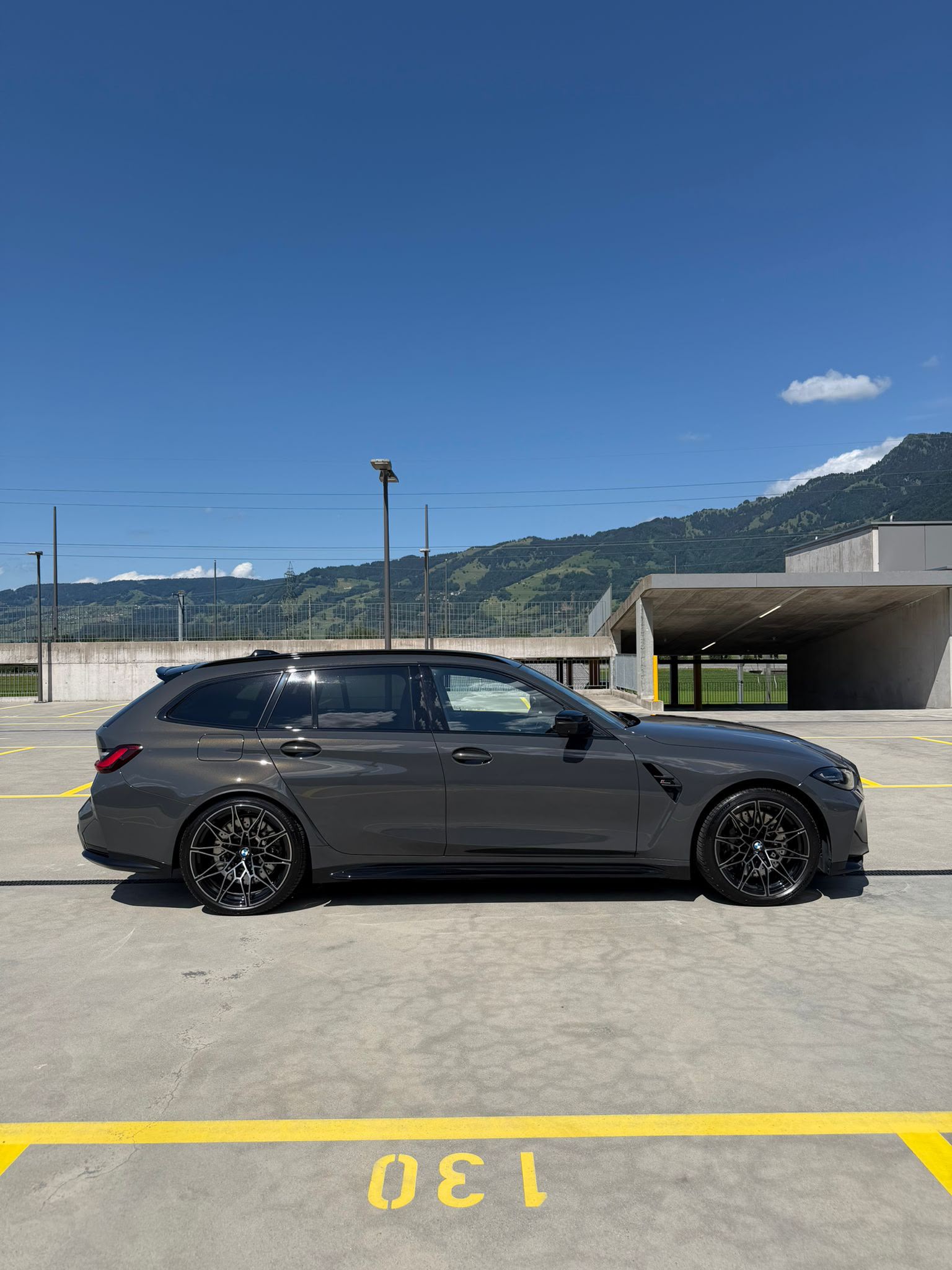 BMW M3 Touring xDrive Competition M-image-4