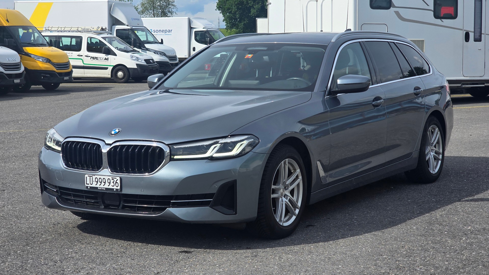BMW 520d xDrive 48V Touring Steptronic-image-1