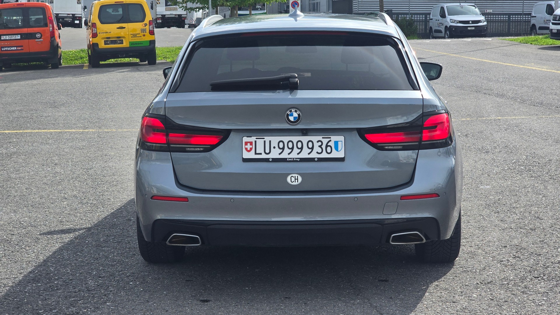 BMW 520d xDrive 48V Touring Steptronic-image-5