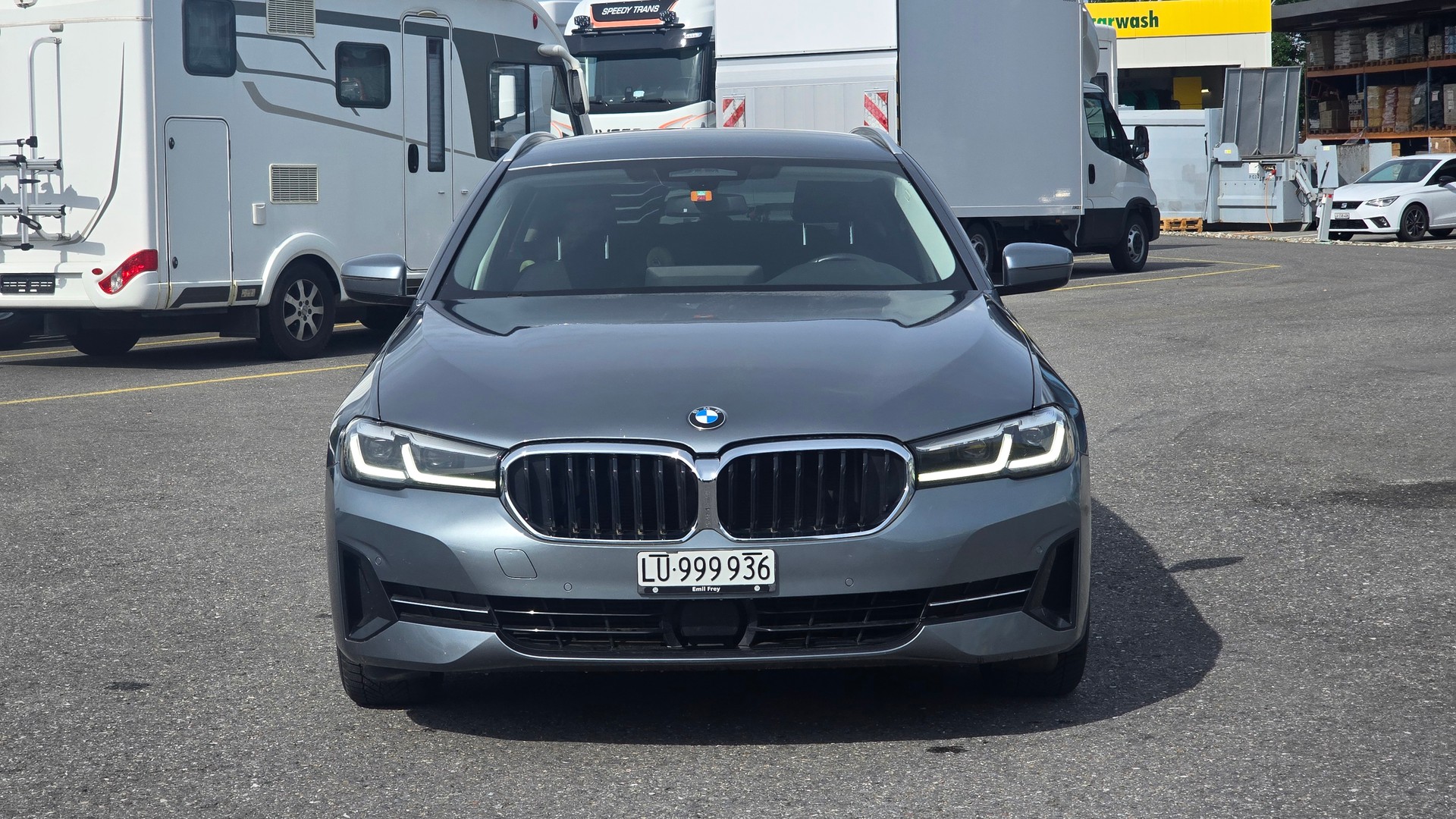 BMW 520d xDrive 48V Touring Steptronic-image-2