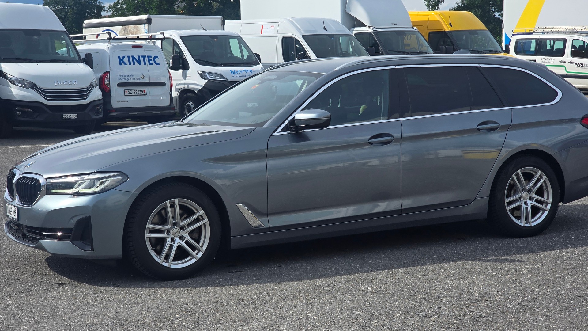 BMW 520d xDrive 48V Touring Steptronic-image-4