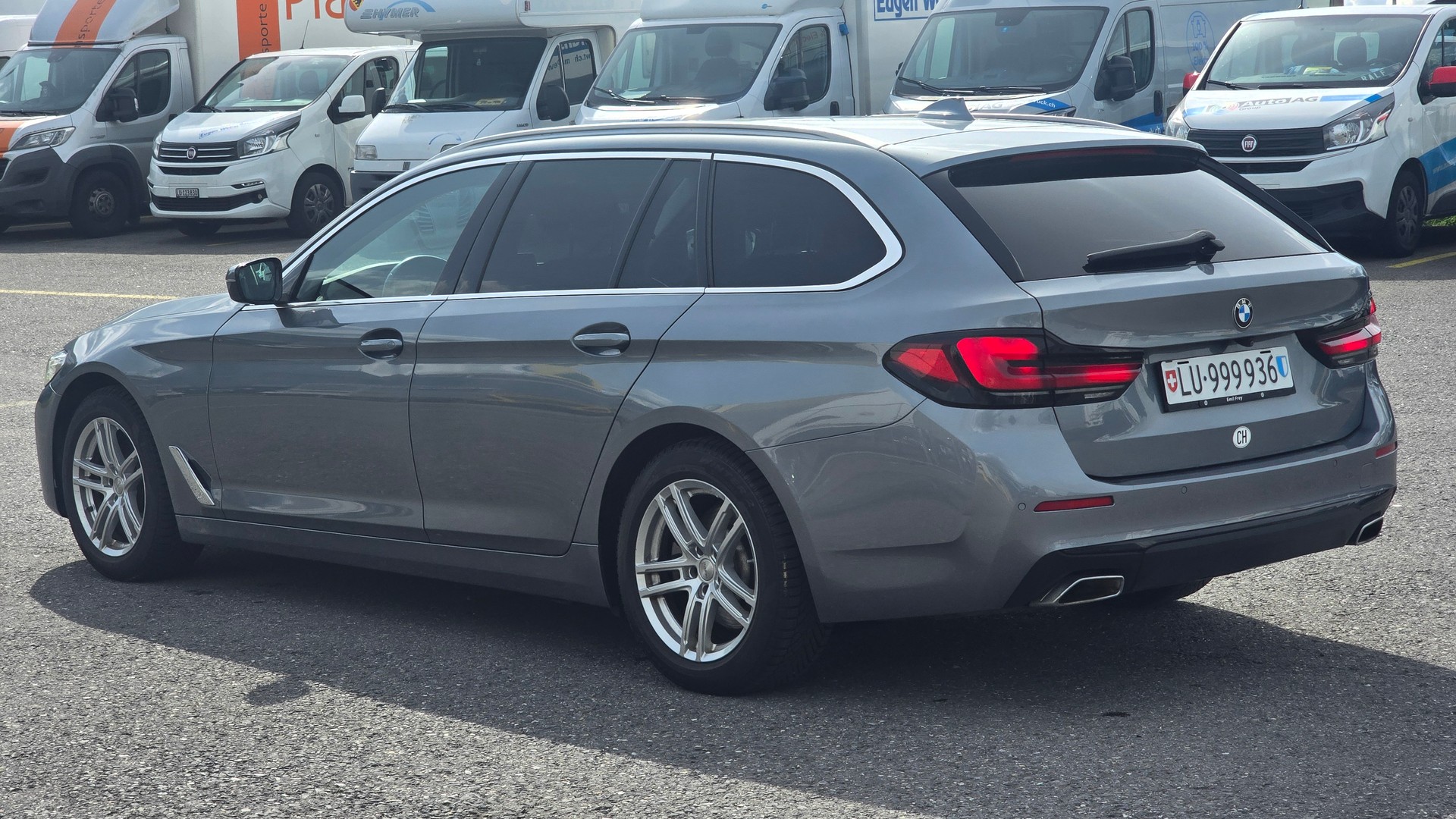 BMW 520d xDrive 48V Touring Steptronic-image-3