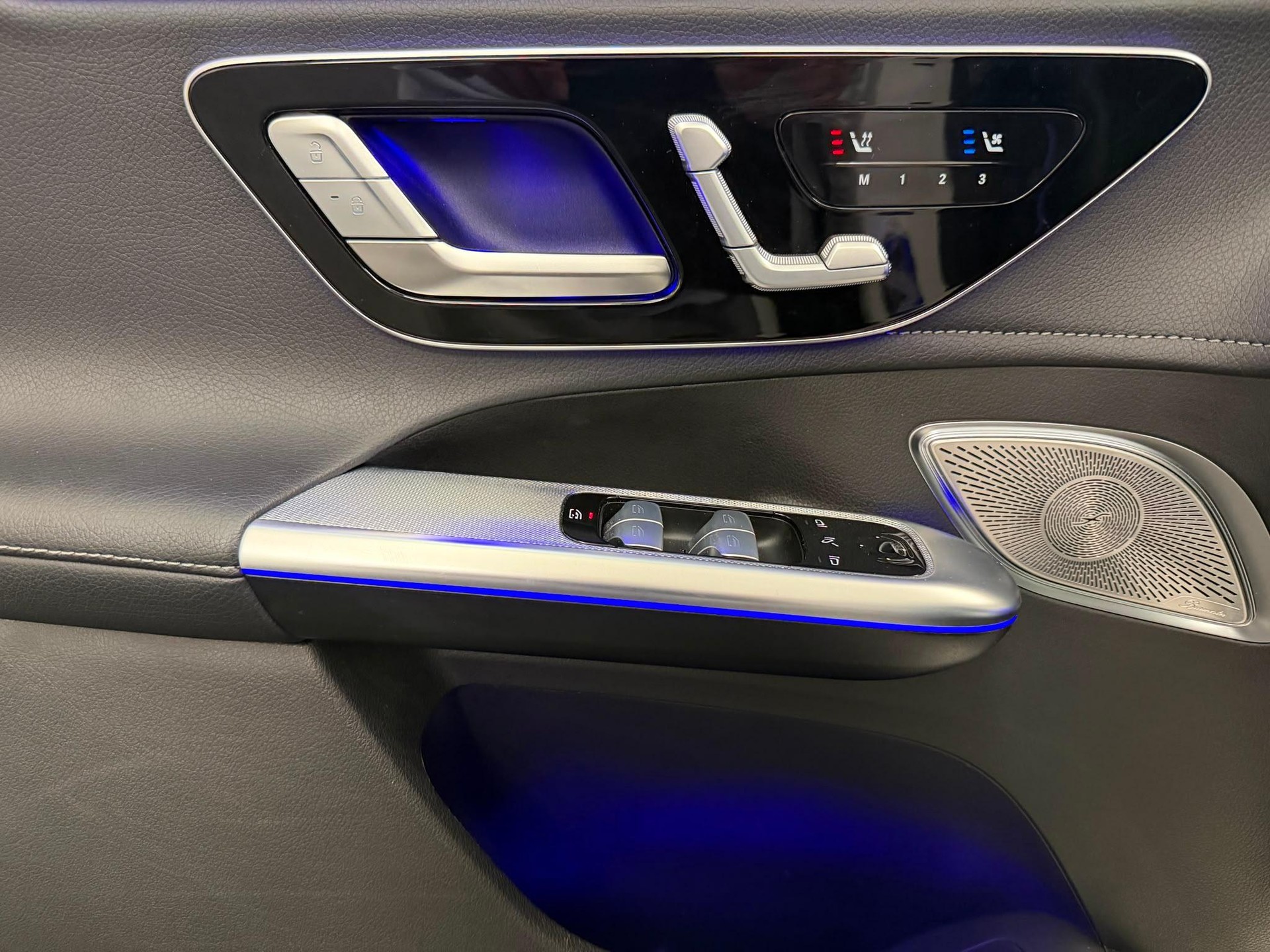 MERCEDES-BENZ EQE 500 Executive Edition AMG Line 4matic-image-15