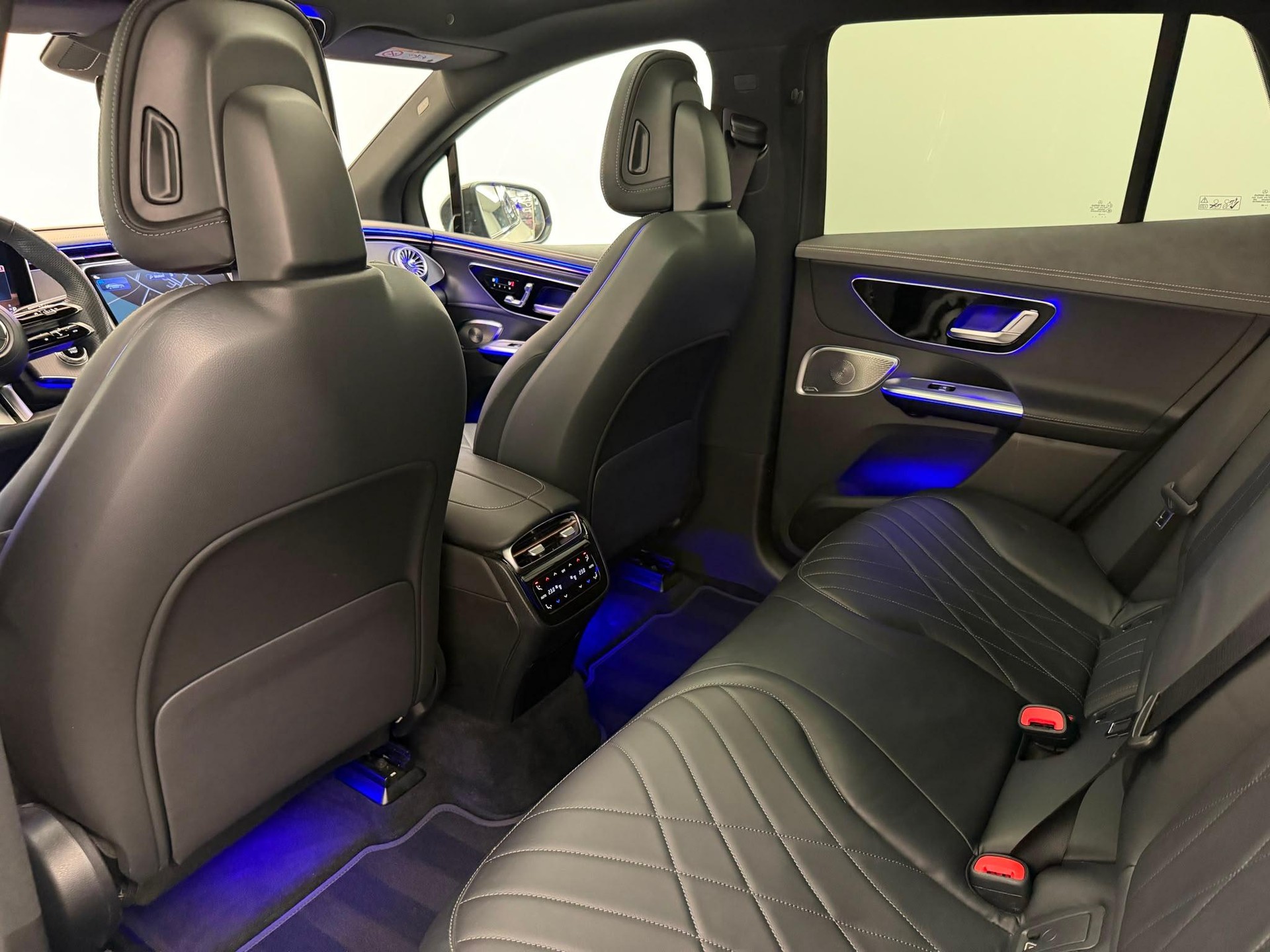 MERCEDES-BENZ EQE 500 Executive Edition AMG Line 4matic-image-13
