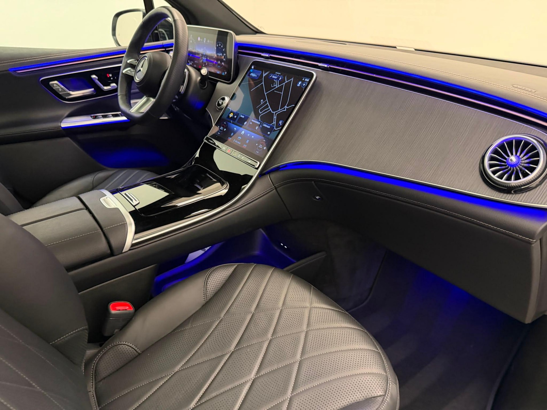 MERCEDES-BENZ EQE 500 Executive Edition AMG Line 4matic-image-10