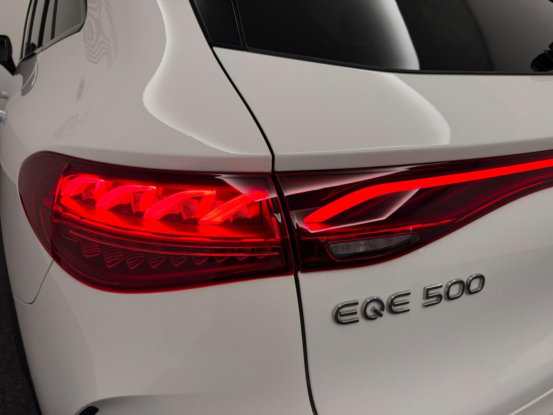 MERCEDES-BENZ EQE 500 Executive Edition AMG Line 4matic-image-7