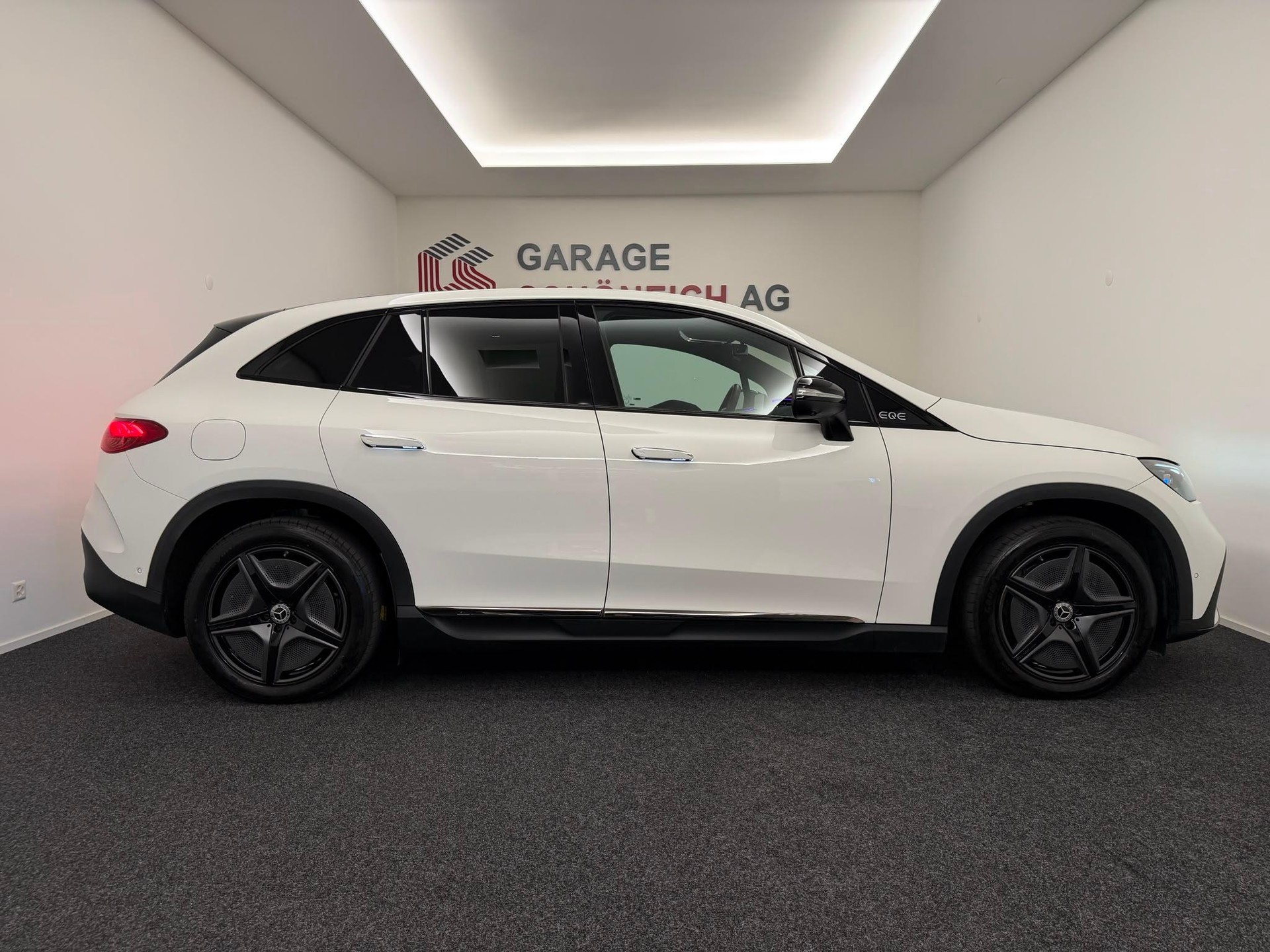 MERCEDES-BENZ EQE 500 Executive Edition AMG Line 4matic-image-3