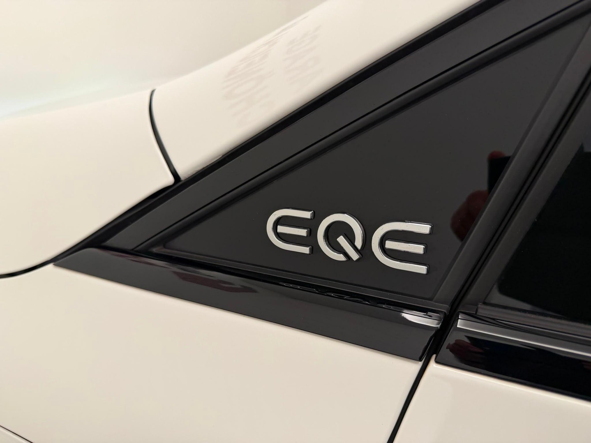 MERCEDES-BENZ EQE 500 Executive Edition AMG Line 4matic-image-30