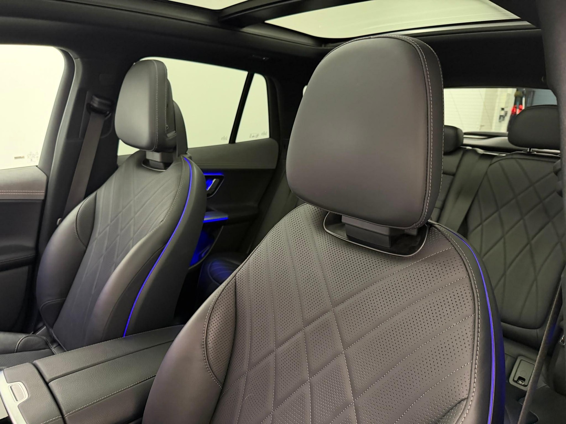MERCEDES-BENZ EQE 500 Executive Edition AMG Line 4matic-image-12