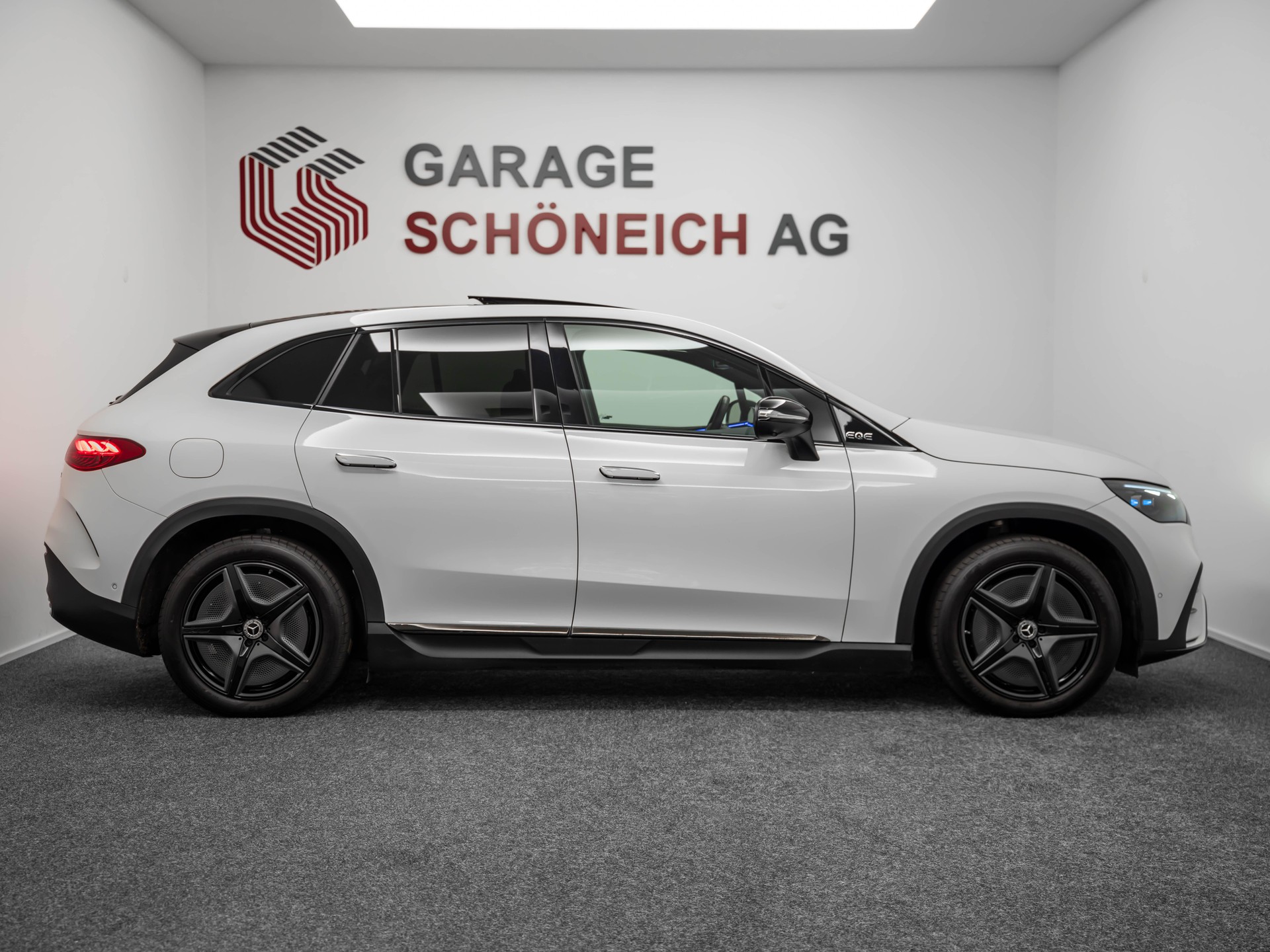 MERCEDES-BENZ EQE 500 Executive Edition AMG Line 4matic-showroom-element-3