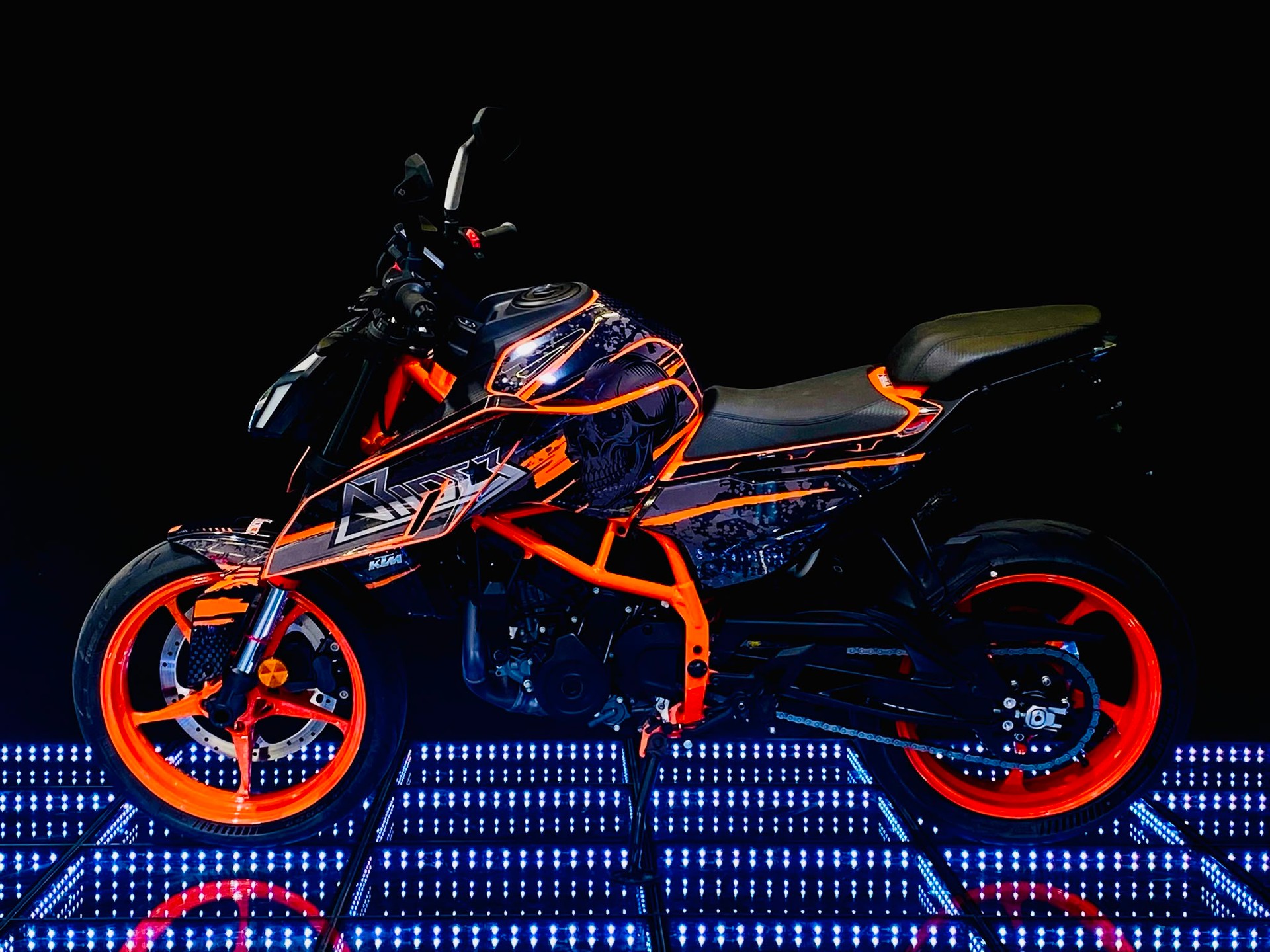 KTM 390 Duke-showroom-element-3