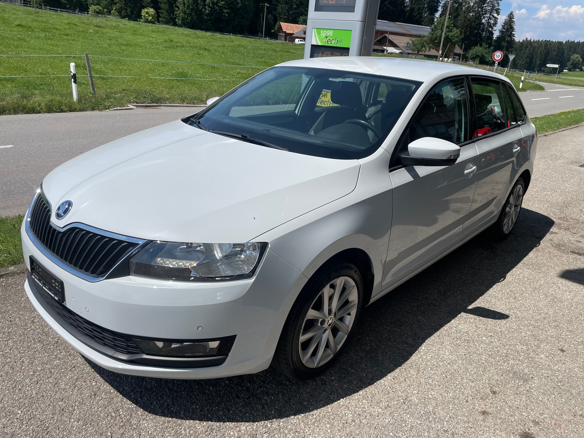 SKODA Rapid Spaceback 1.0 TSI Ambition-image-1