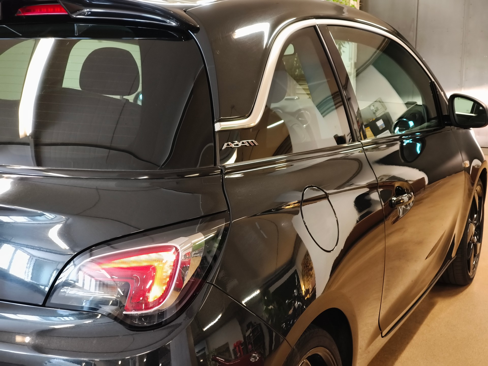 OPEL Adam 1.4 ecoFLEX Black Link-image-9