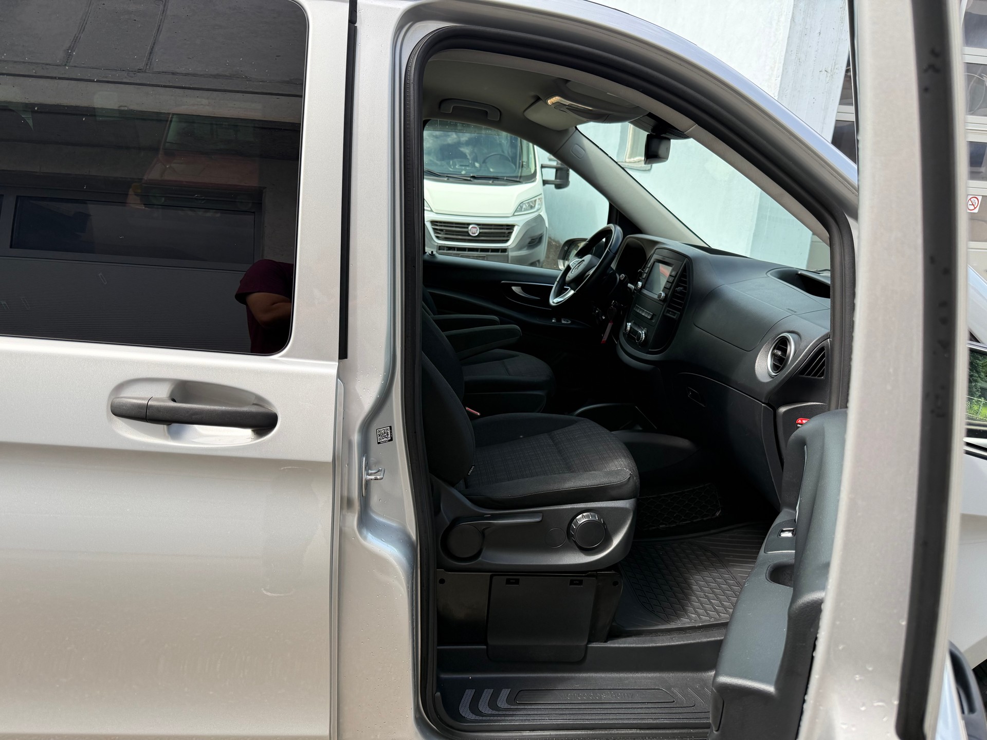 MERCEDES-BENZ Vito 116 CDI Lang Pro Tourer 4Matic 9G-Tronic 5-Plätzer-image-11