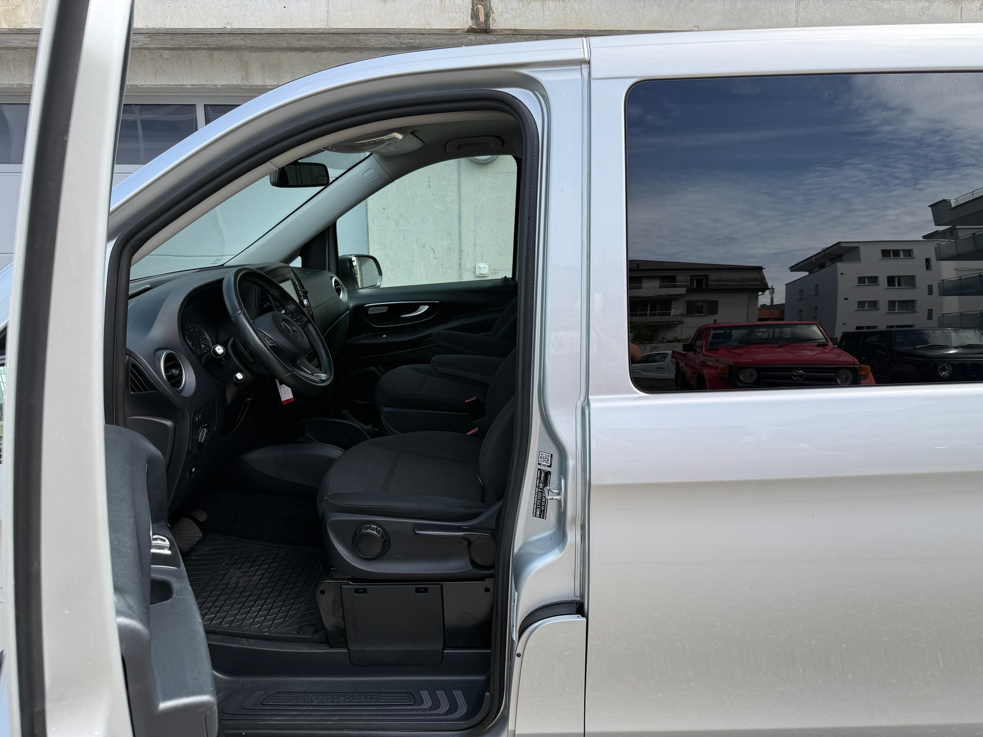 MERCEDES-BENZ Vito 116 CDI Lang Pro Tourer 4Matic 9G-Tronic 5-Plätzer-image-9