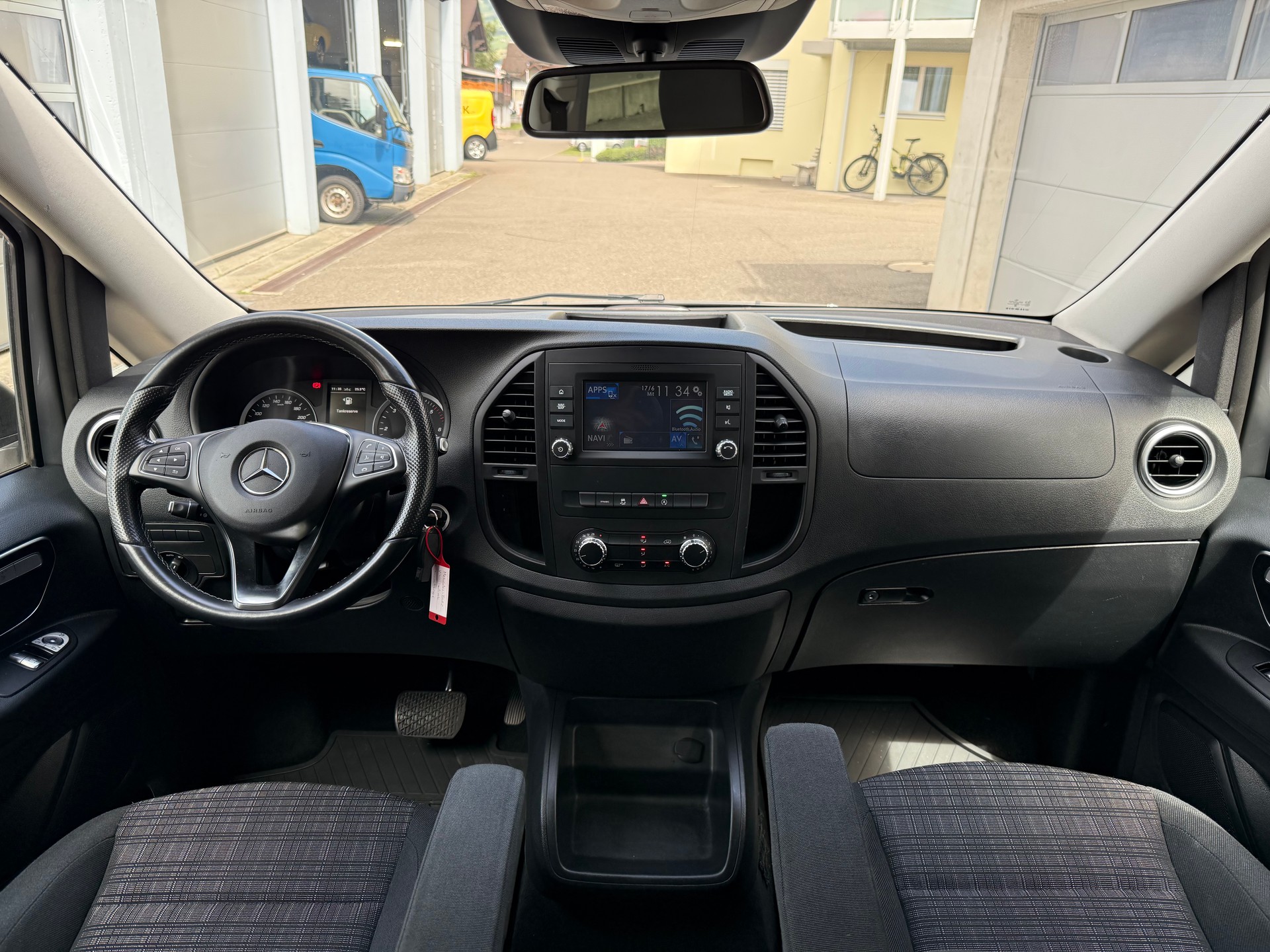 MERCEDES-BENZ Vito 116 CDI Lang Pro Tourer 4Matic 9G-Tronic 5-Plätzer-image-20