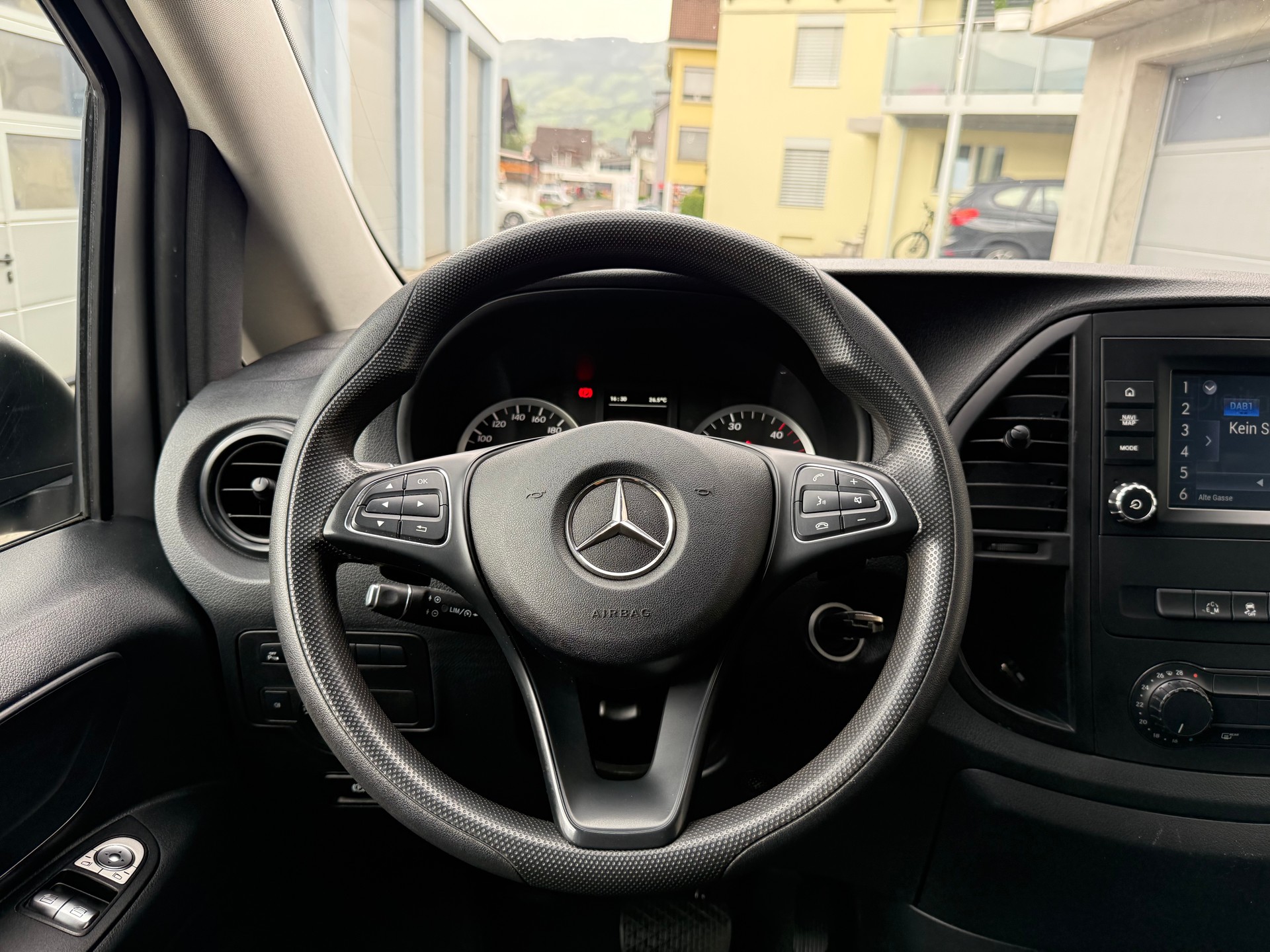 MERCEDES-BENZ Vito 116 CDI Lang Pro Tourer 4Matic 9G-Tronic 5-Plätzer-image-12