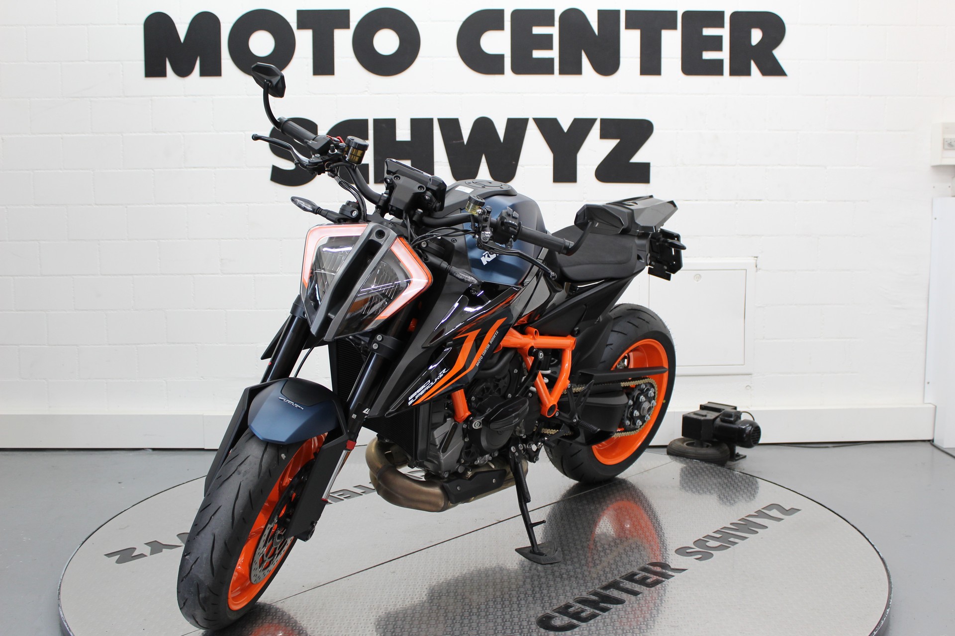 KTM 1290 Super Duke R-image-3