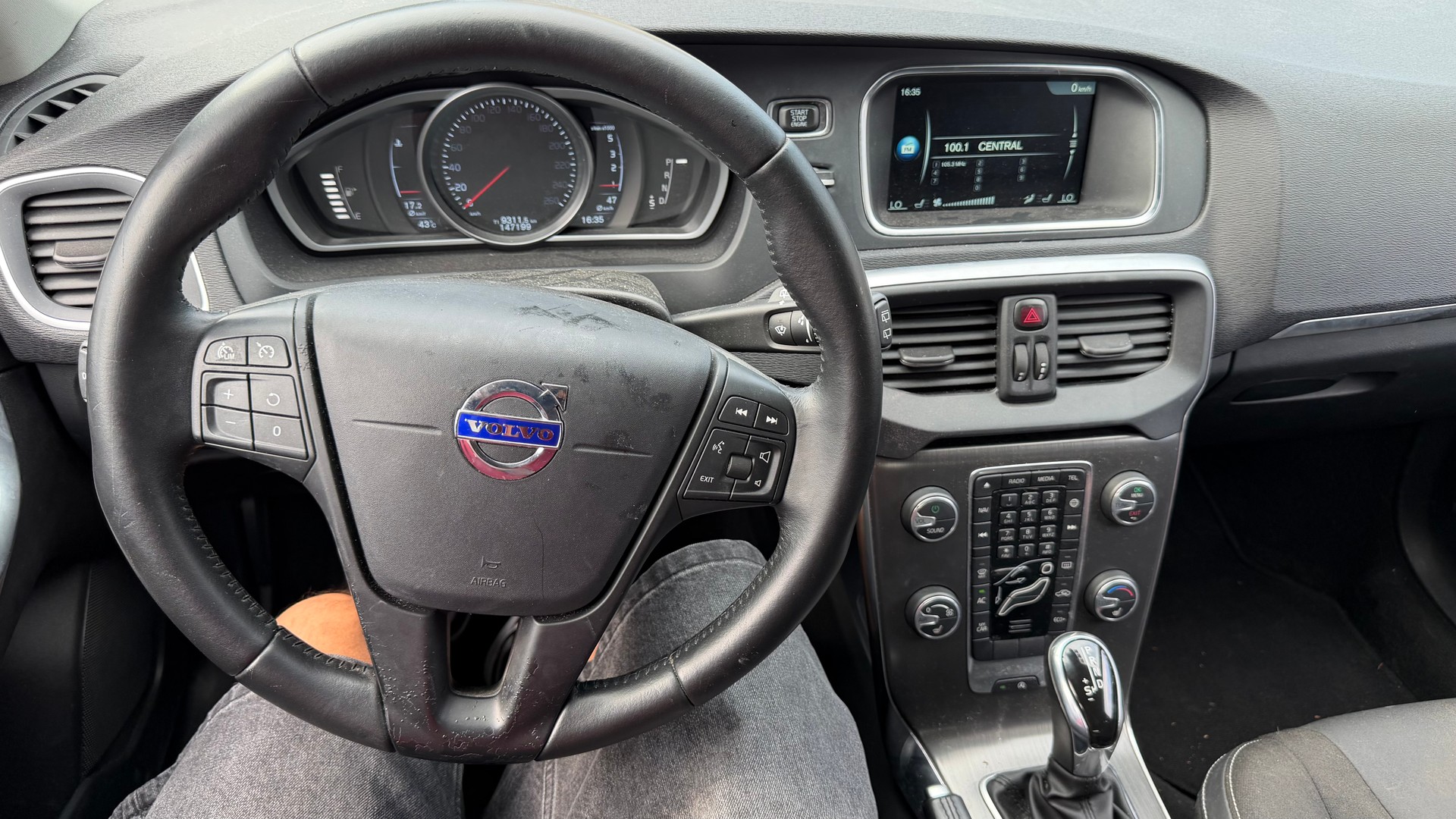 VOLVO V40 D2 Kinetic Geartronic-image-7