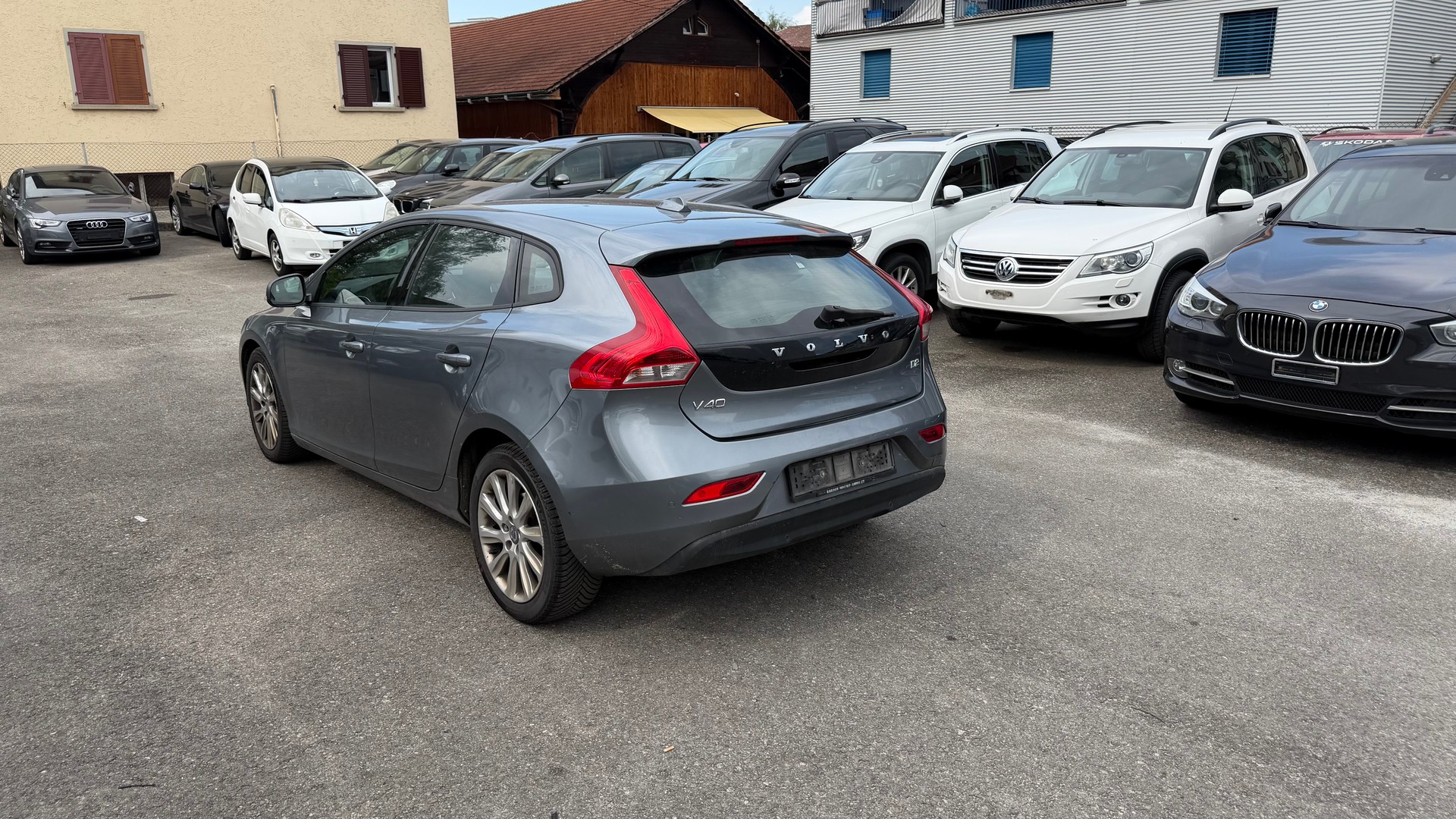 VOLVO V40 D2 Kinetic Geartronic-image-2