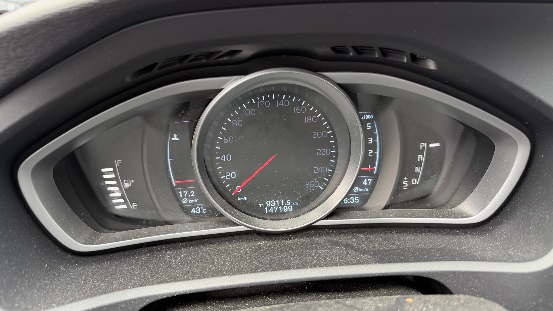 VOLVO V40 D2 Kinetic Geartronic-image-12