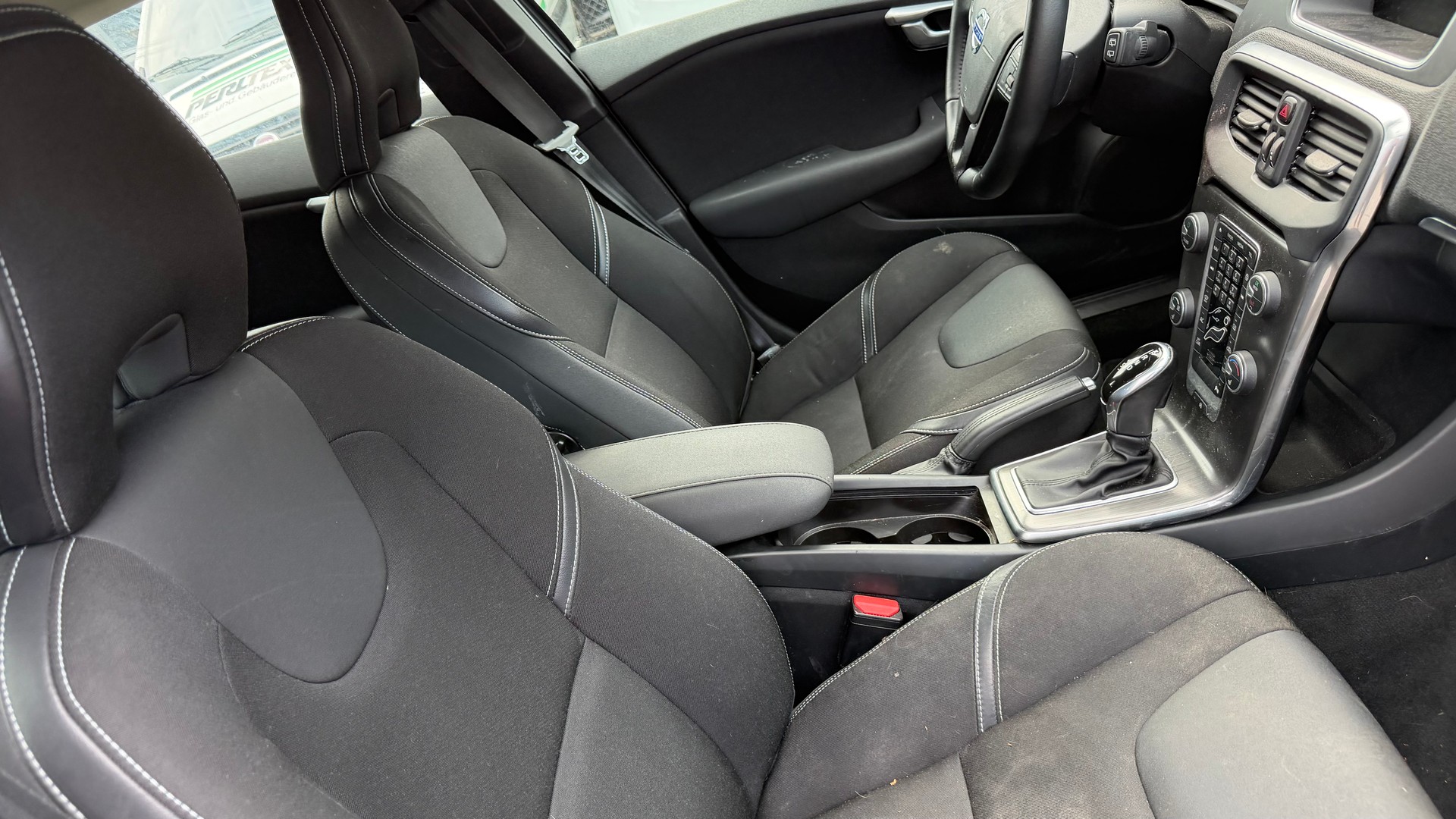 VOLVO V40 D2 Kinetic Geartronic-image-5
