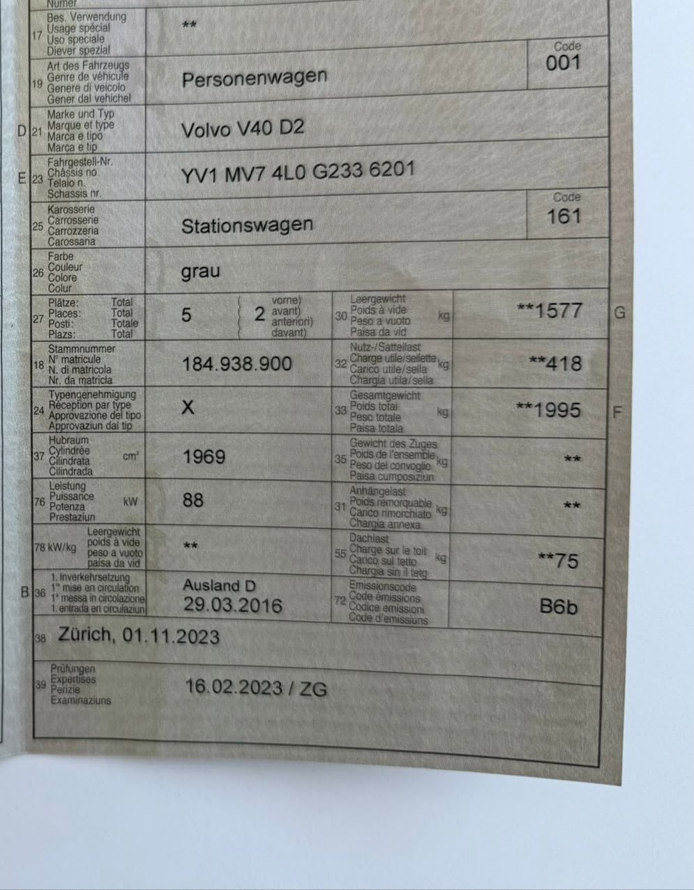 VOLVO V40 D2 Kinetic Geartronic-image-11