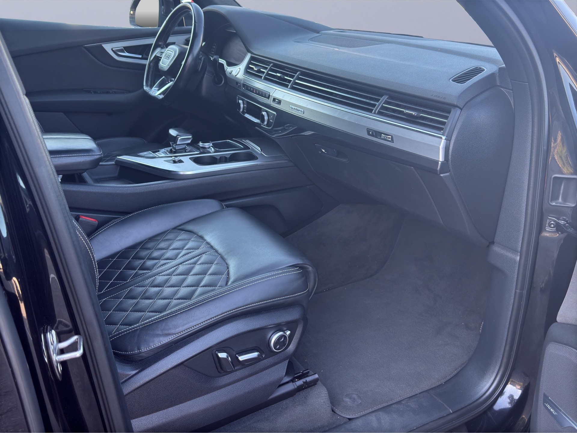 AUDI SQ7 4.0 TDI quattro tiptronic-image-11