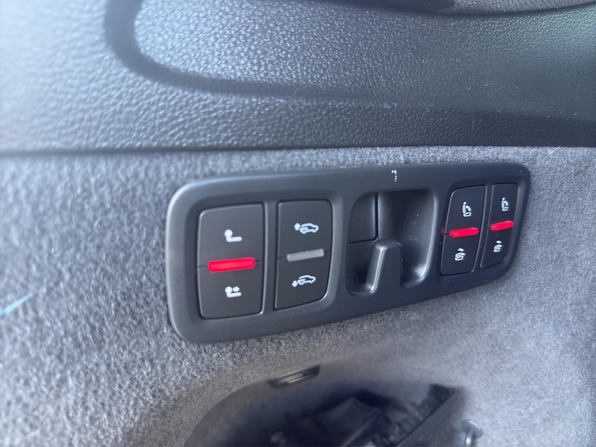 AUDI SQ7 4.0 TDI quattro tiptronic-image-13