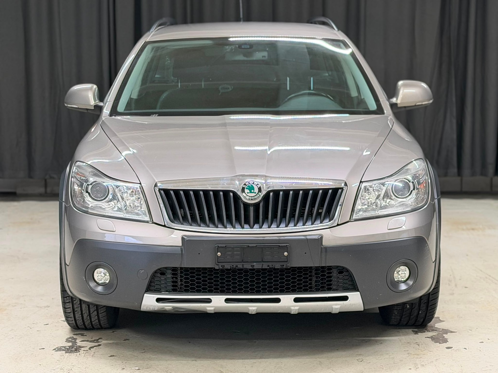 SKODA Octavia Combi 1.8 TSI Scout 4x4-image-2