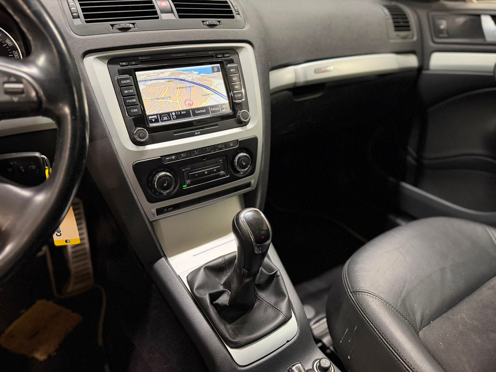 SKODA Octavia Combi 1.8 TSI Scout 4x4-image-10
