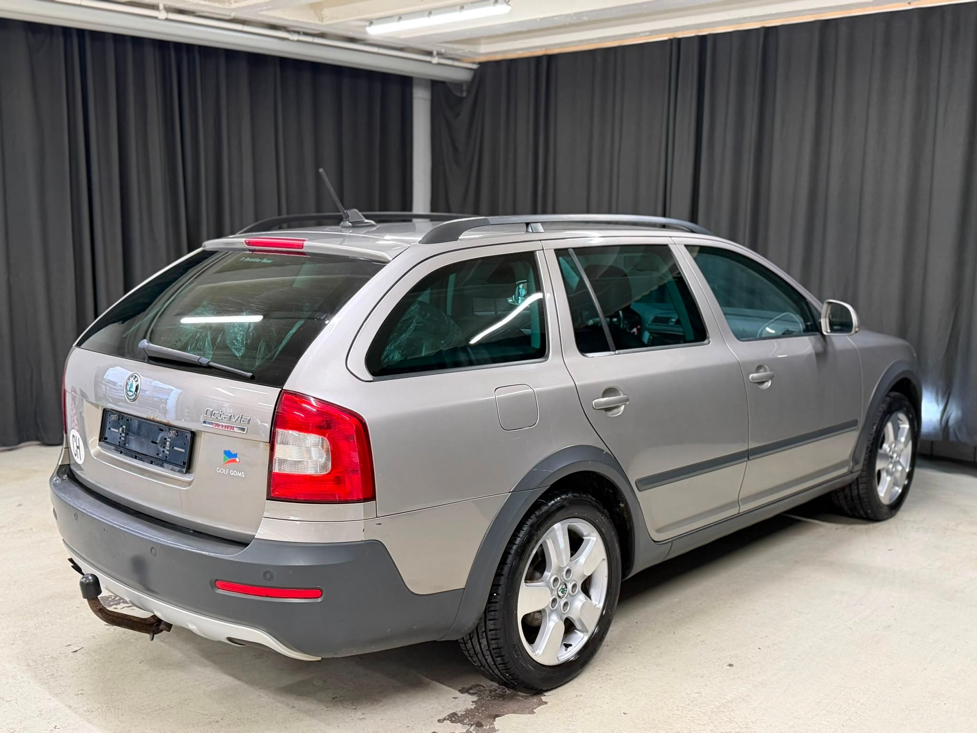 SKODA Octavia Combi 1.8 TSI Scout 4x4-image-3