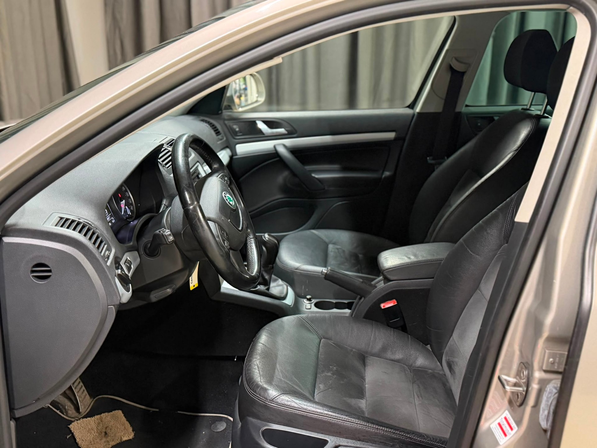 SKODA Octavia Combi 1.8 TSI Scout 4x4-image-6