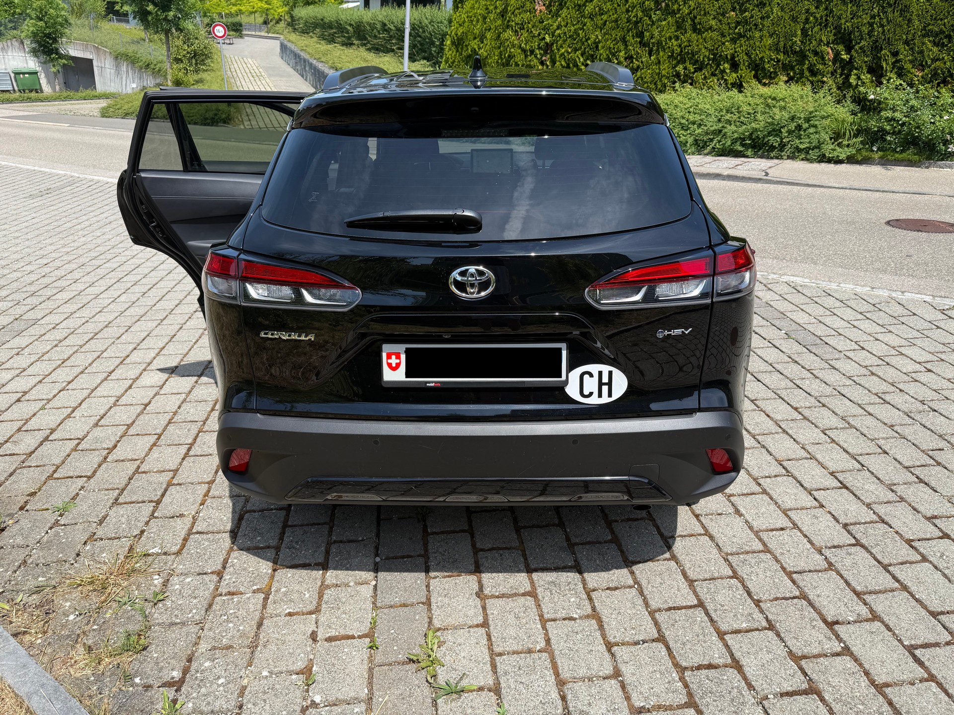 TOYOTA 2.0 HSD Trend-image-1