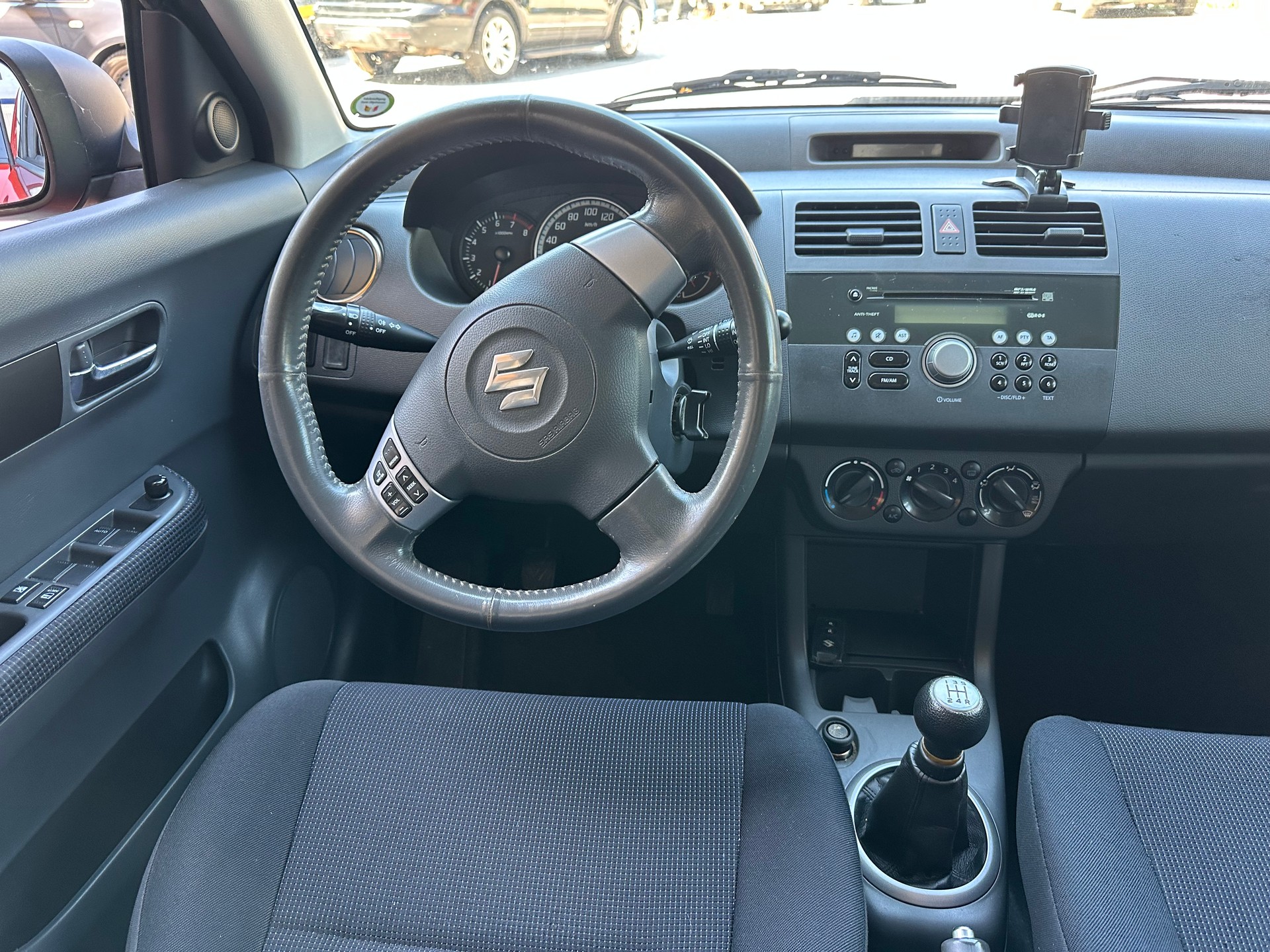 SUZUKI Swift 1.3i 16V GL Top 4x4-image-11