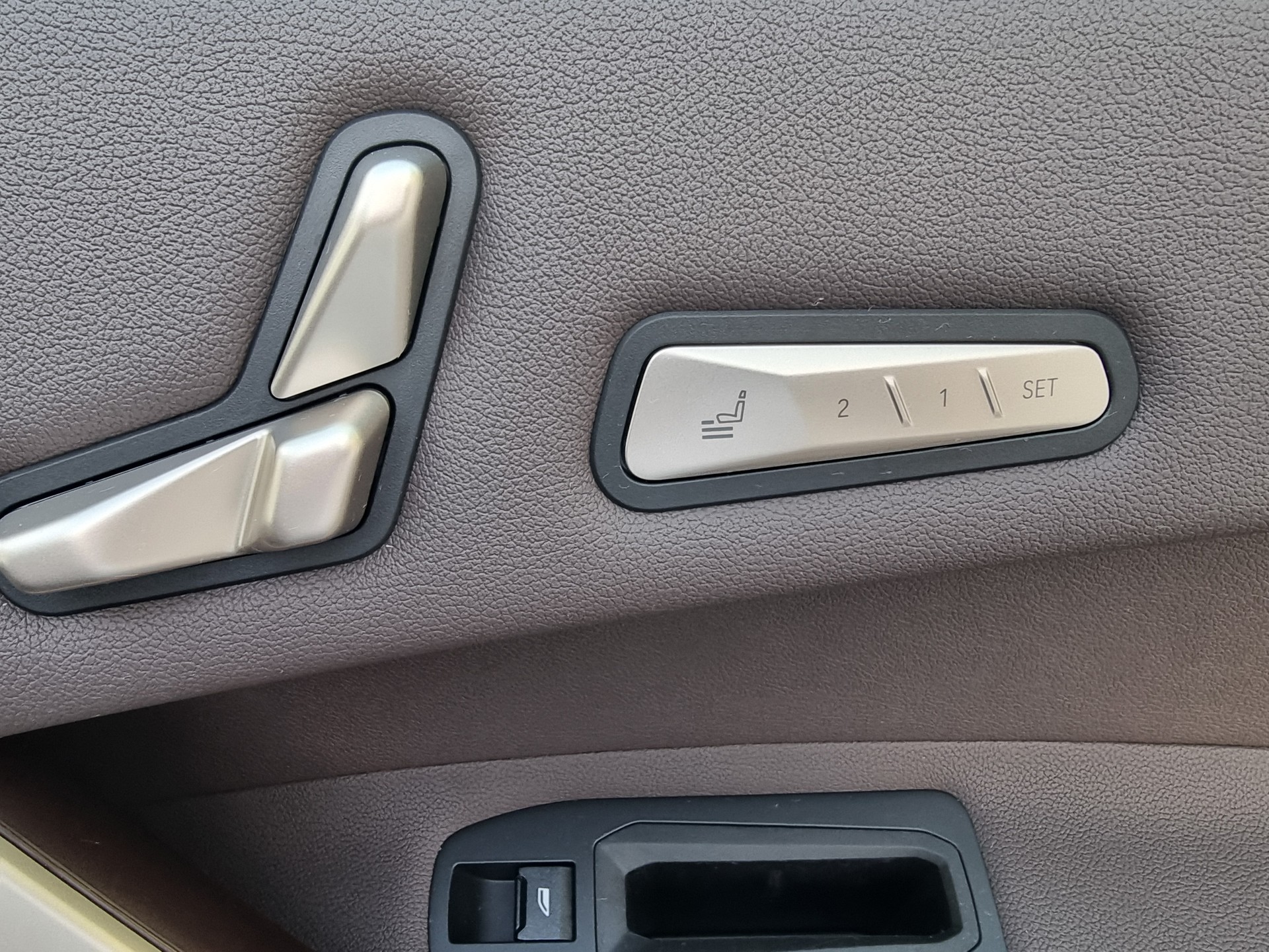 BMW iX xDrive40-image-10