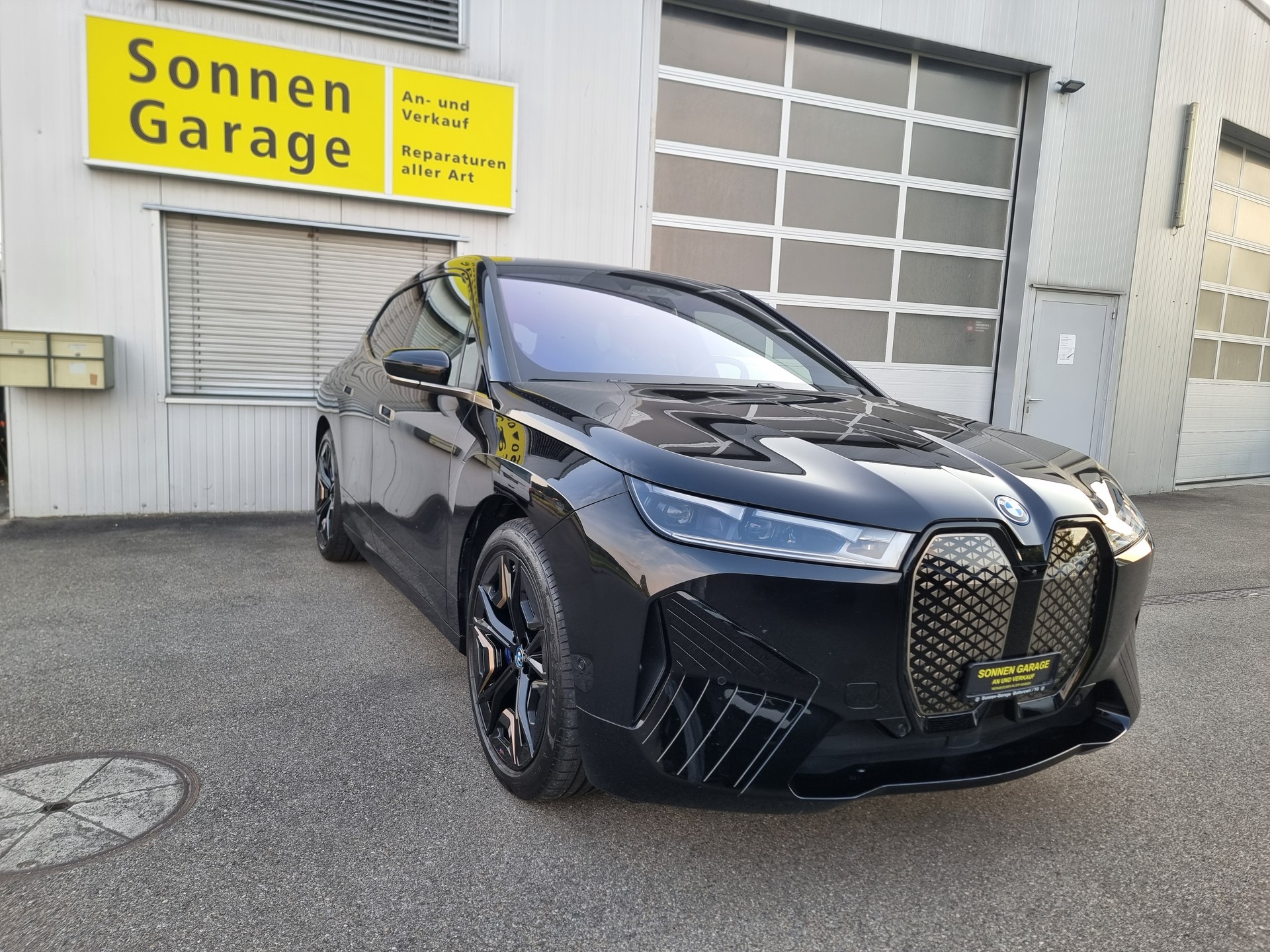 BMW iX xDrive40-image-2