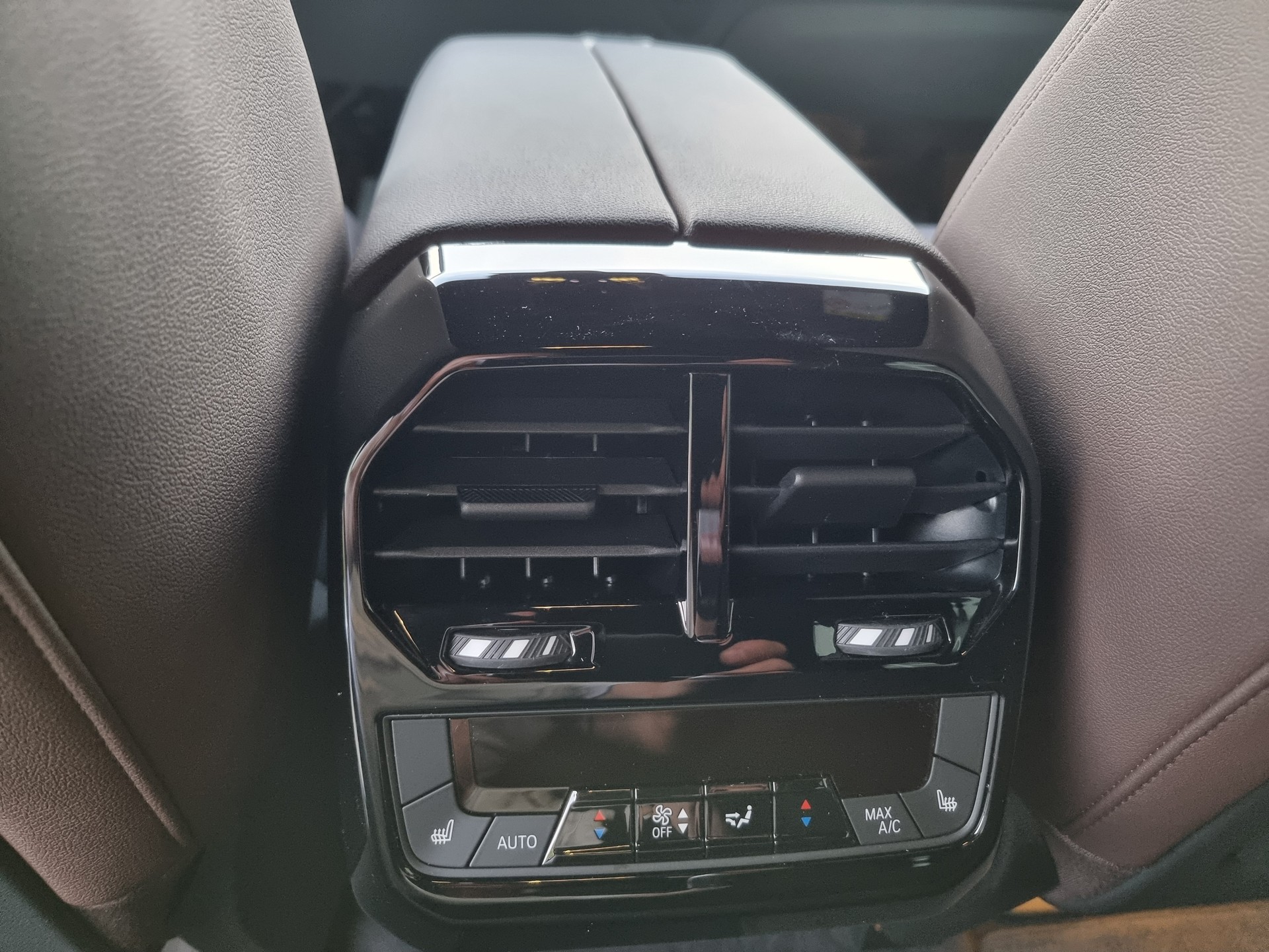 BMW iX xDrive40-image-8