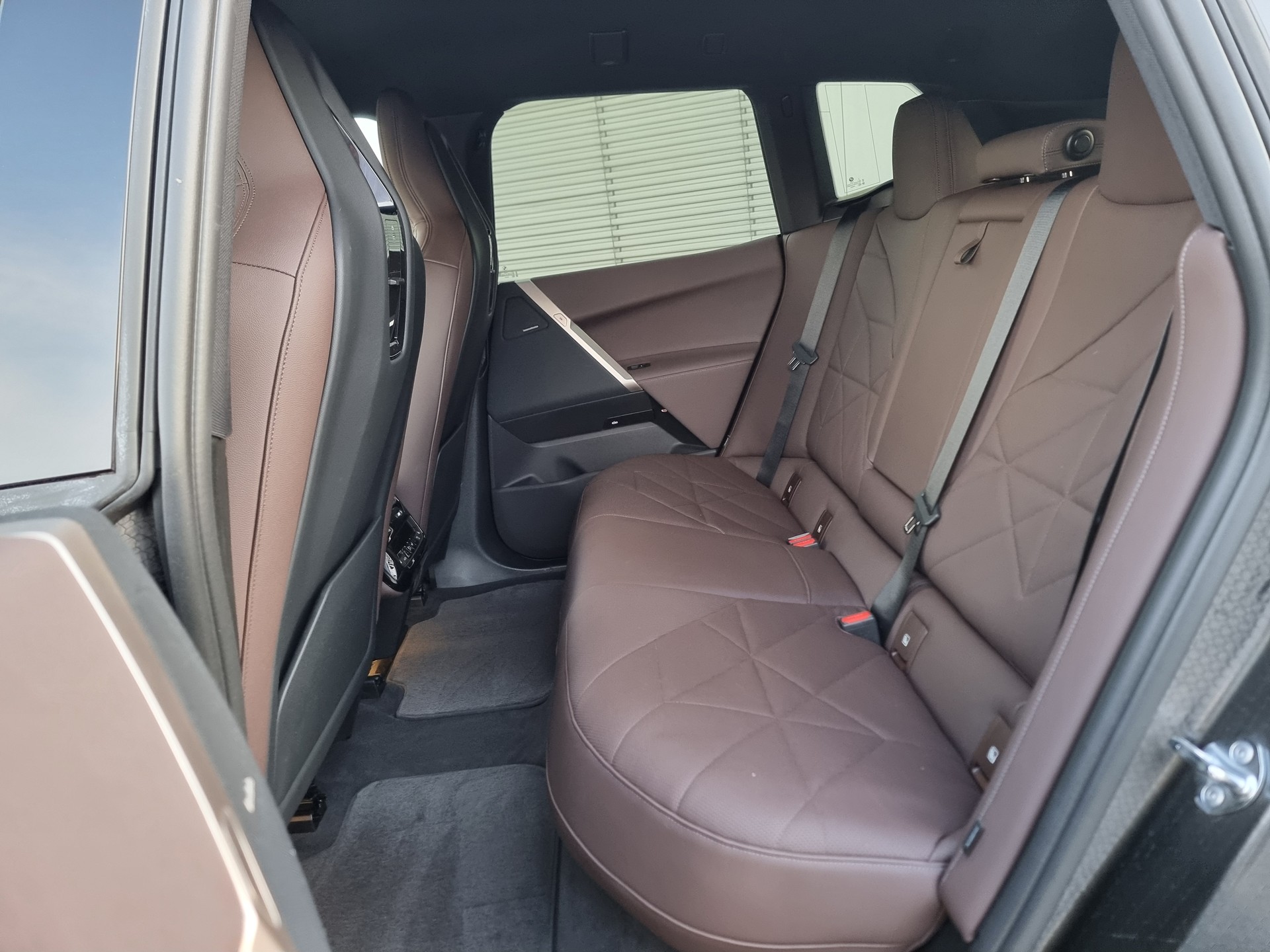 BMW iX xDrive40-image-6