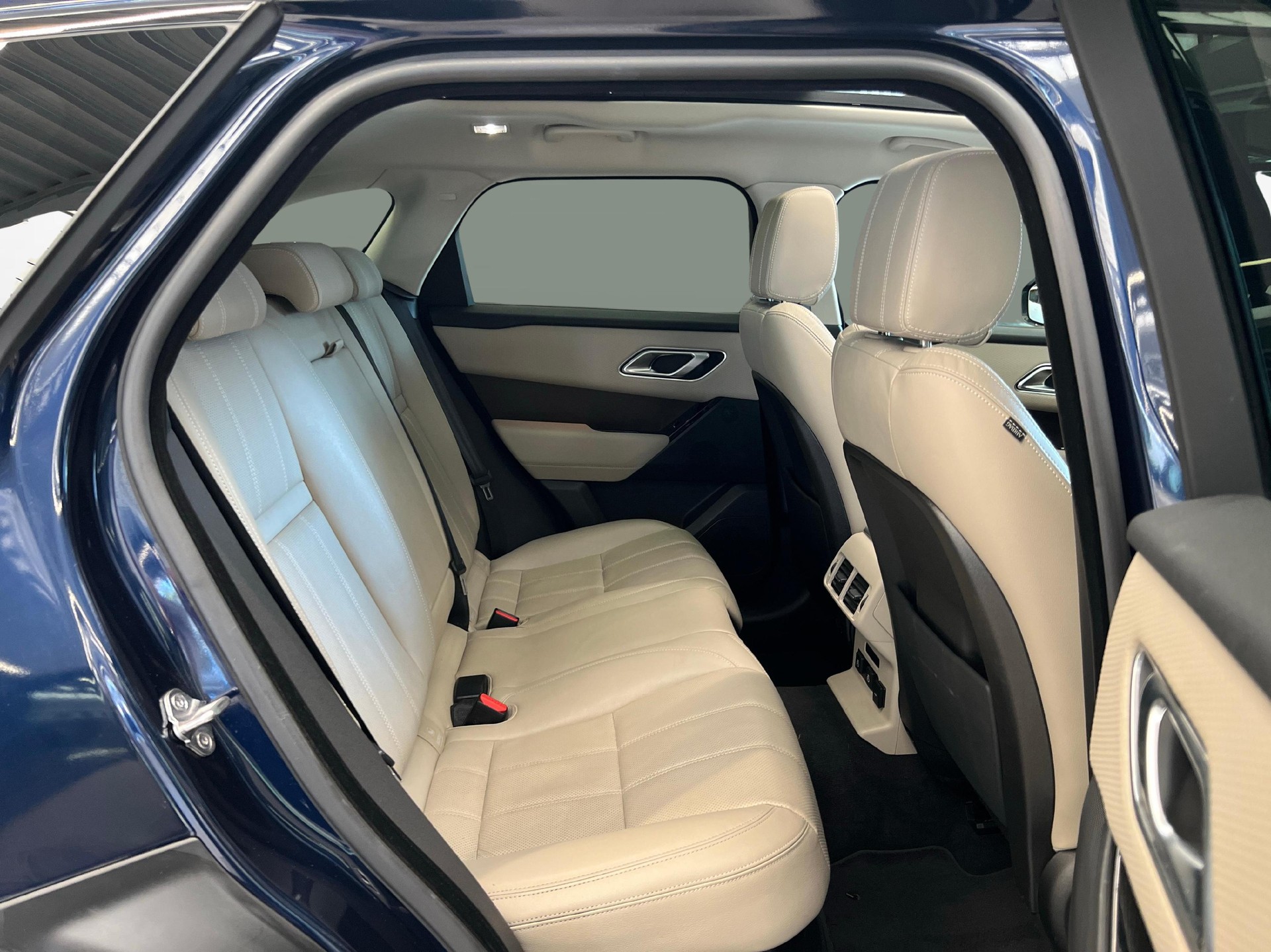 LAND ROVER Range Rover Velar 2.0 T R-Dynamic SE-image-9
