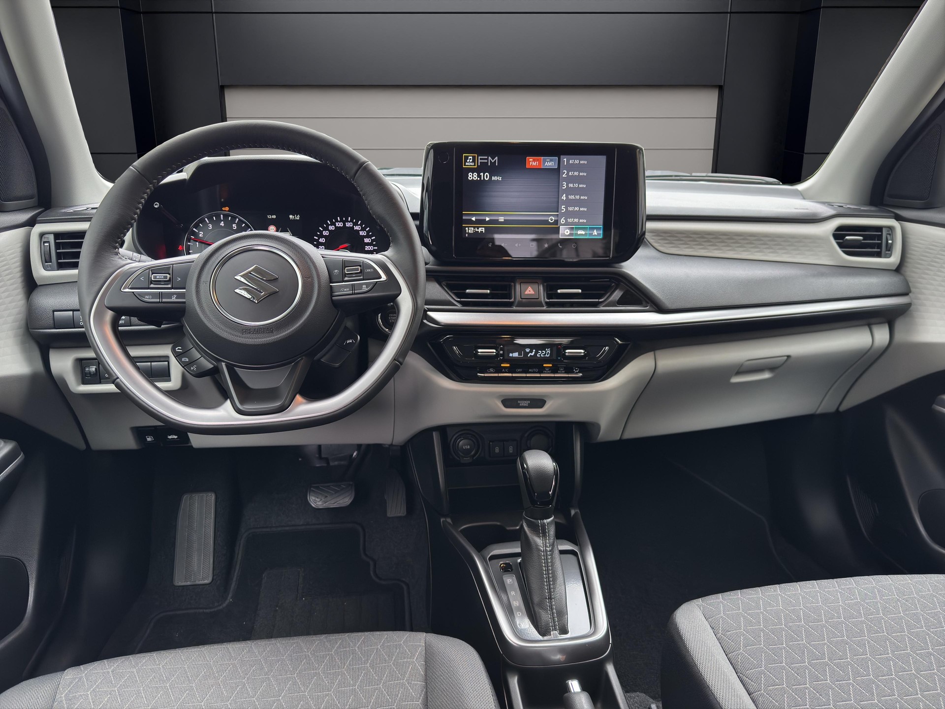 SUZUKI Swift 1.2 Compact Top Hybrid-image-5