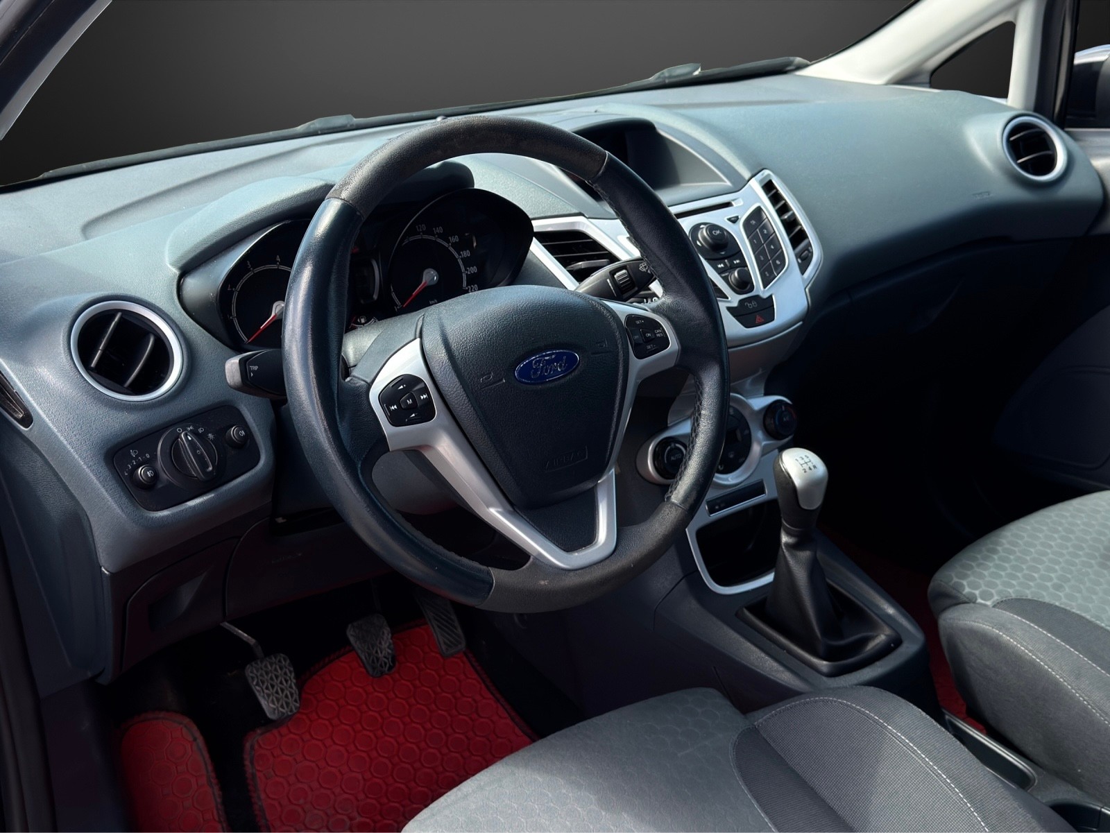 FORD Fiesta 1.6 16V Titanium-image-7