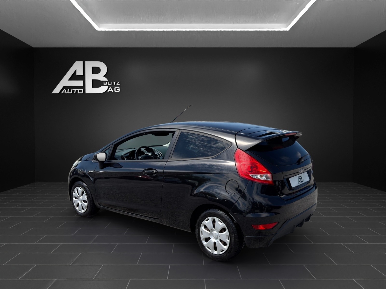 FORD Fiesta 1.6 16V Titanium-image-2