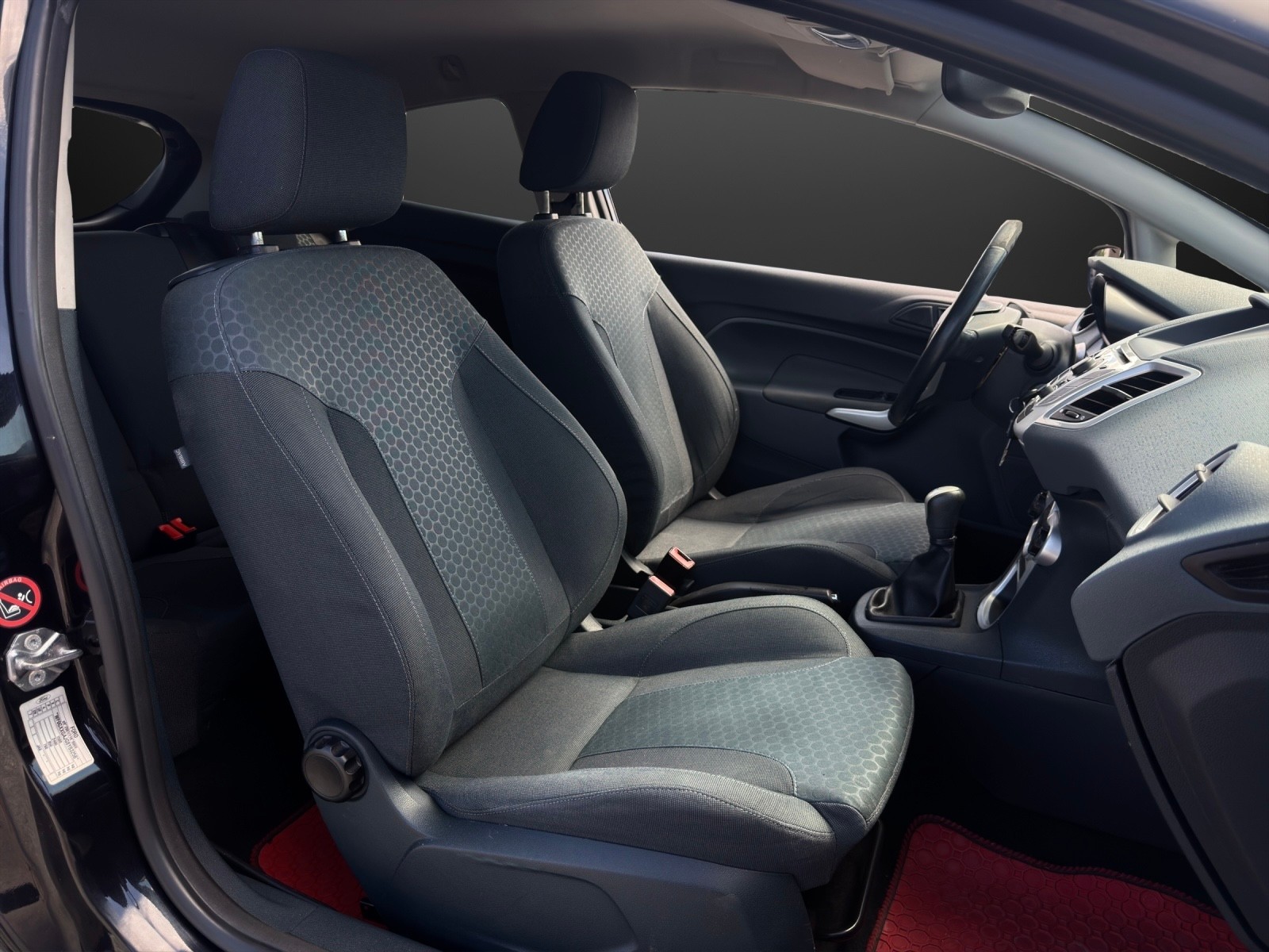 FORD Fiesta 1.6 16V Titanium-image-8